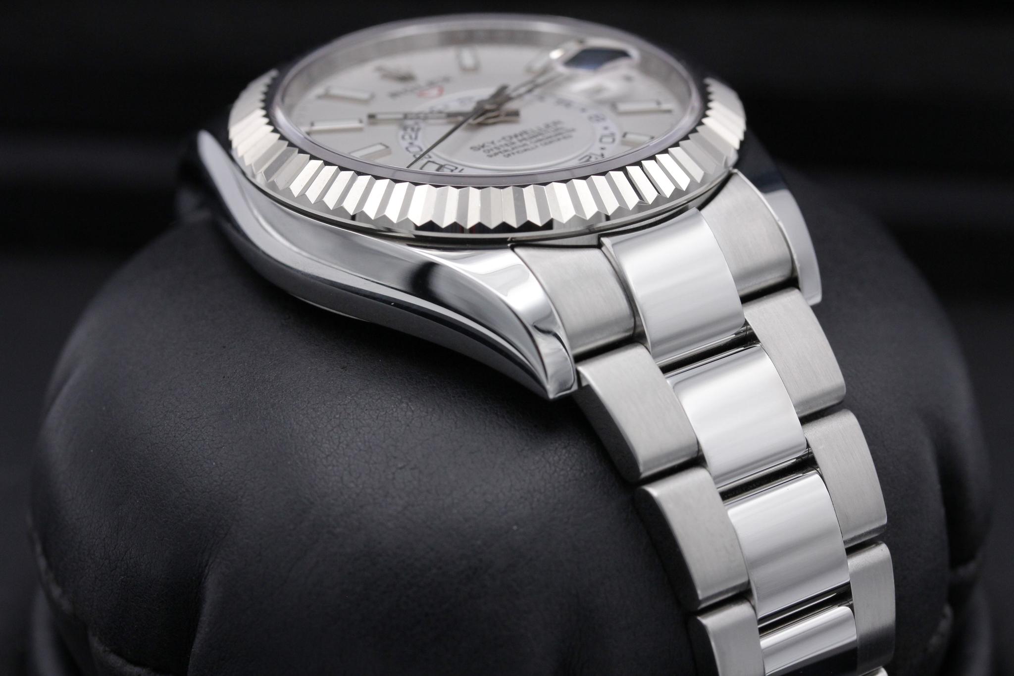 Watch Image 6