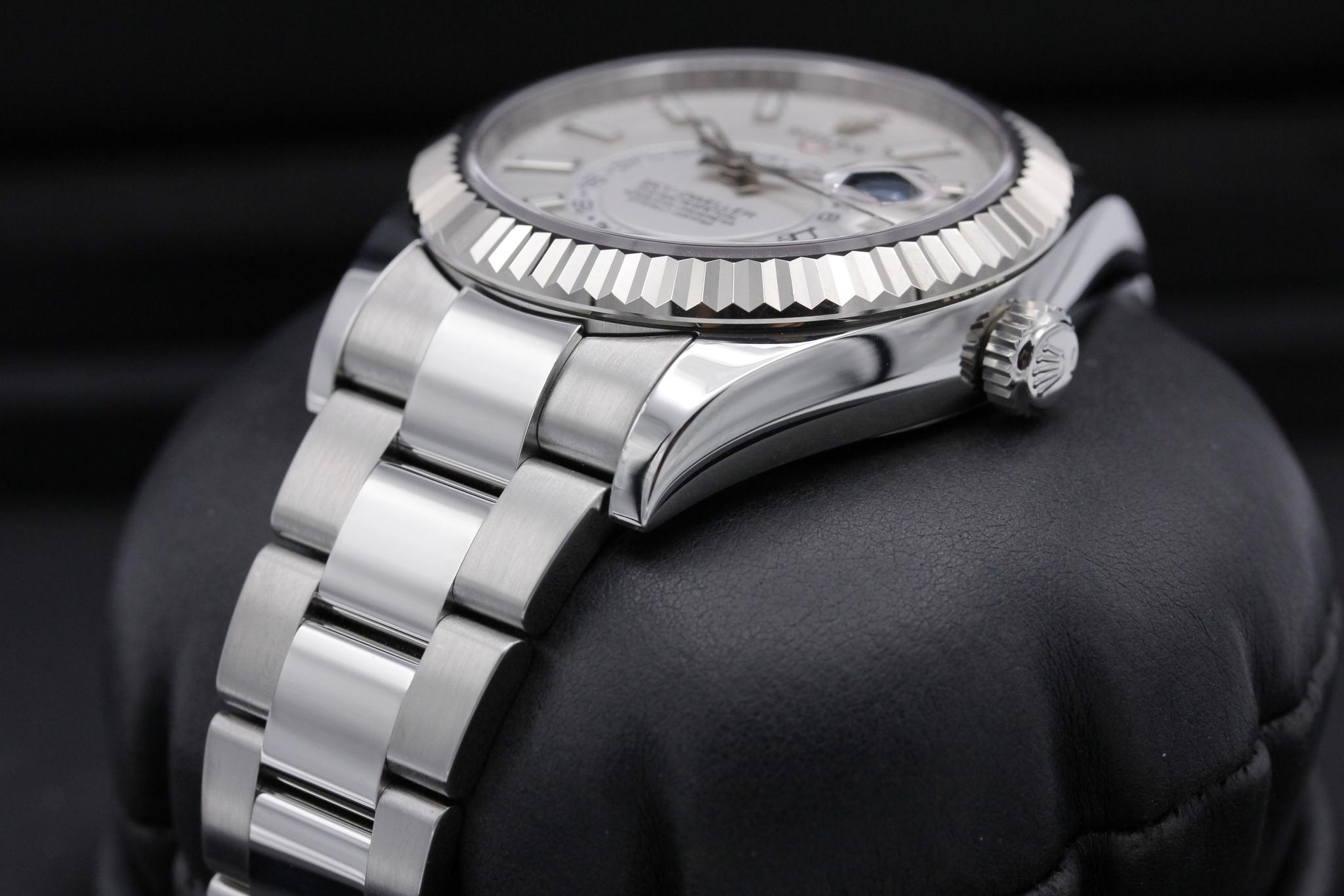 Watch Image 2