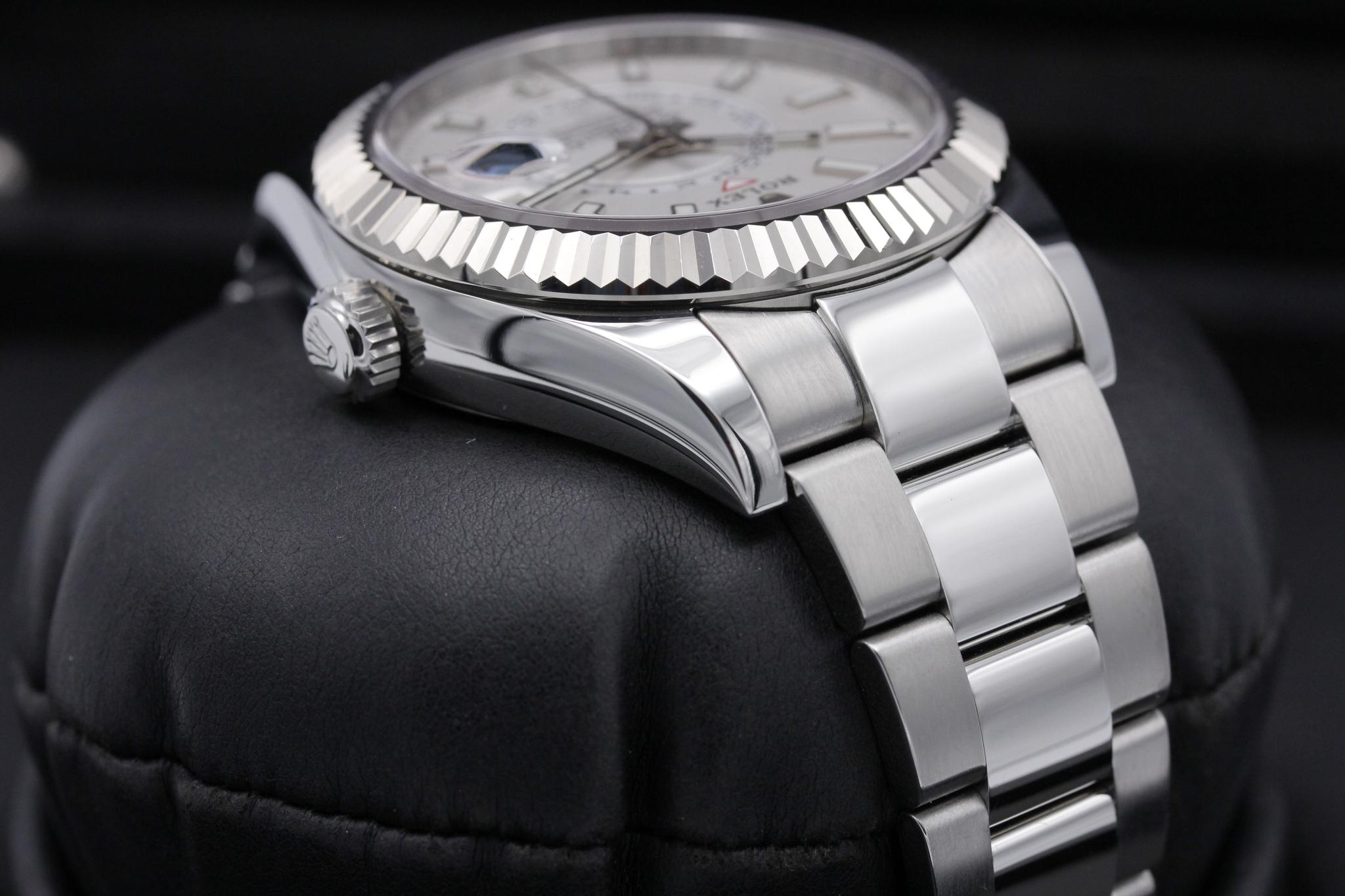 Watch Image 4
