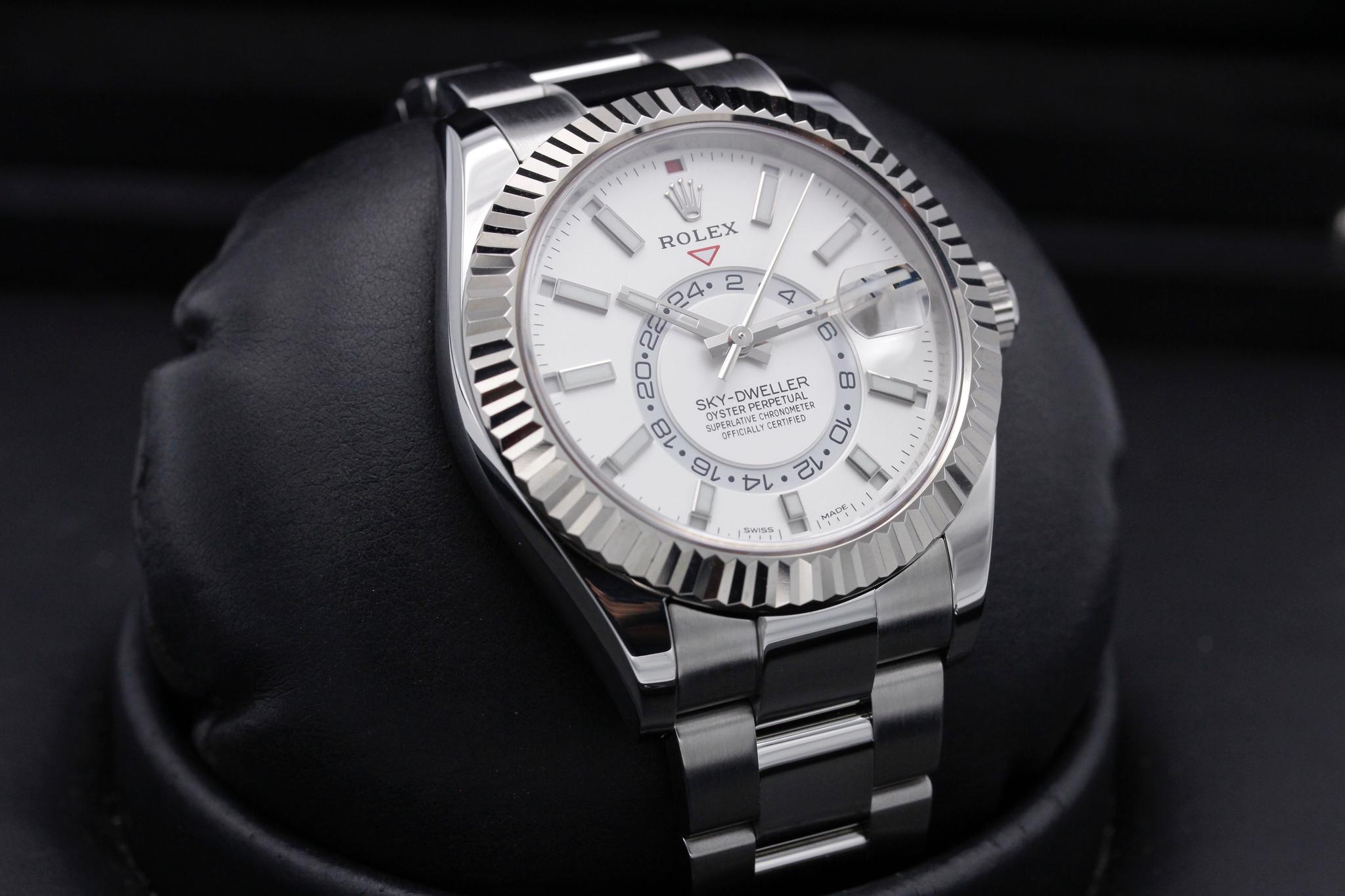 Watch Image 10