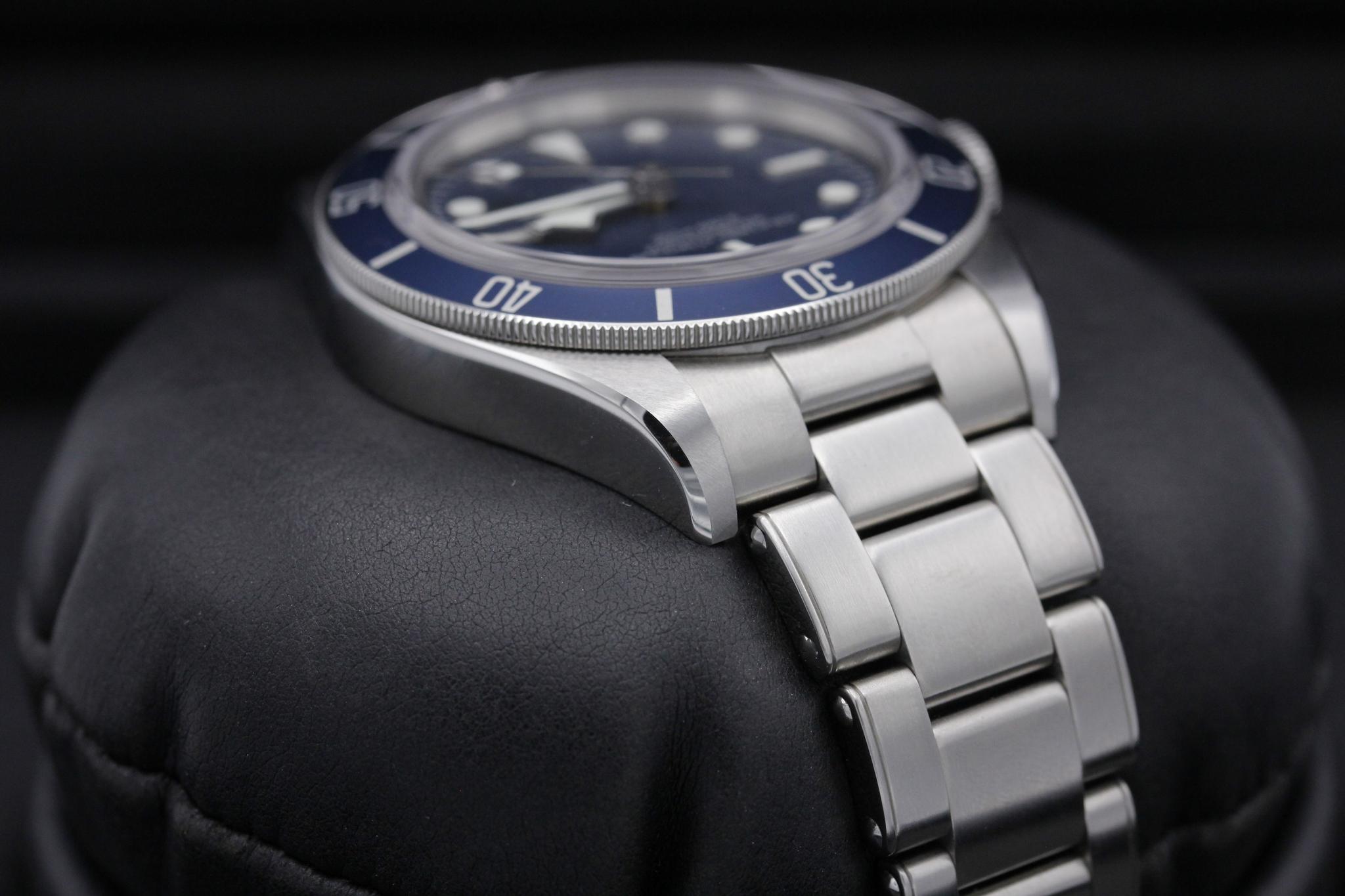 Watch Image 6