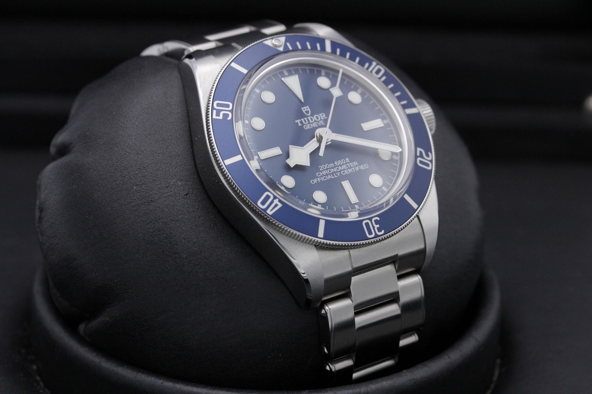 Watch Image 10