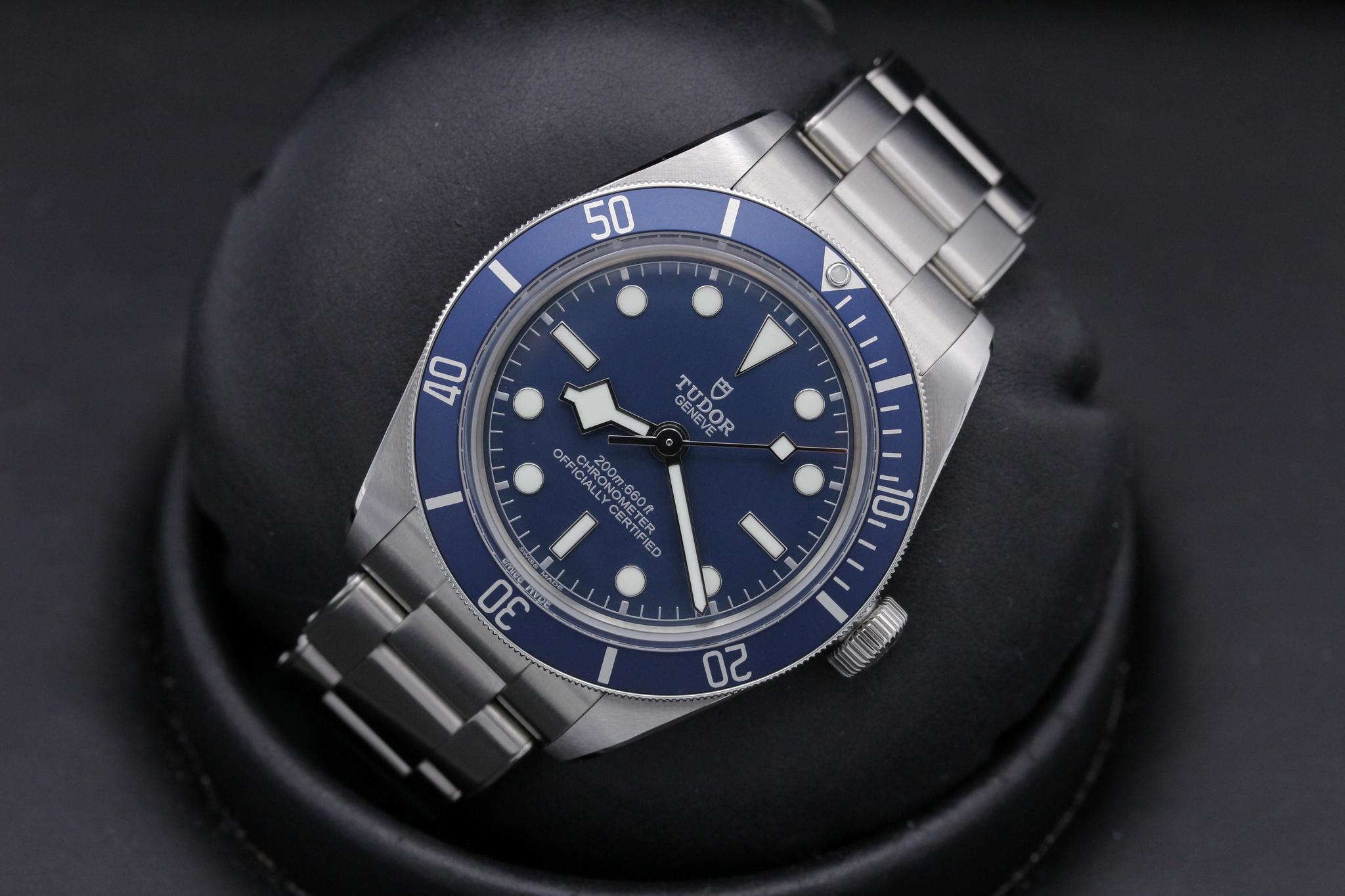 Watch Image 9