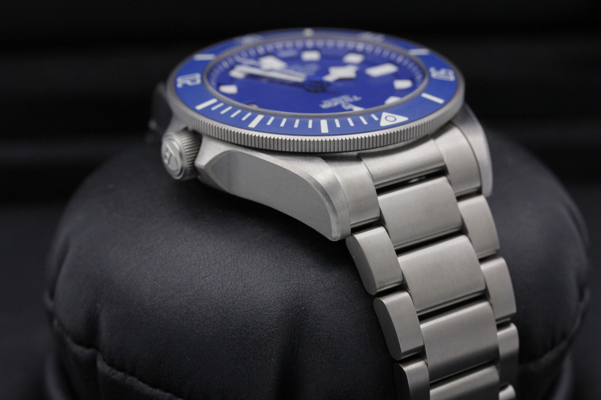 Watch Image 4