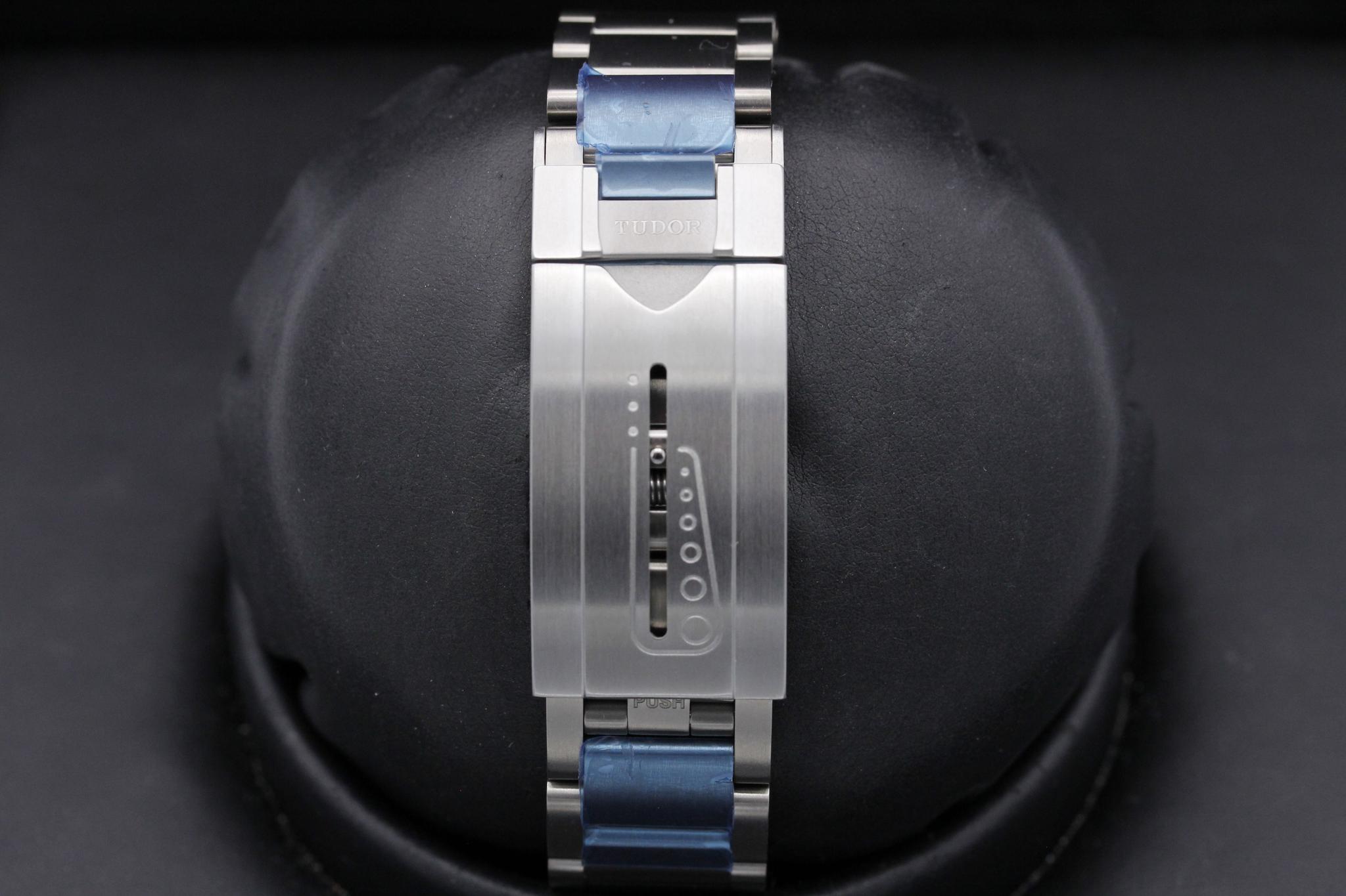 Watch Image 8