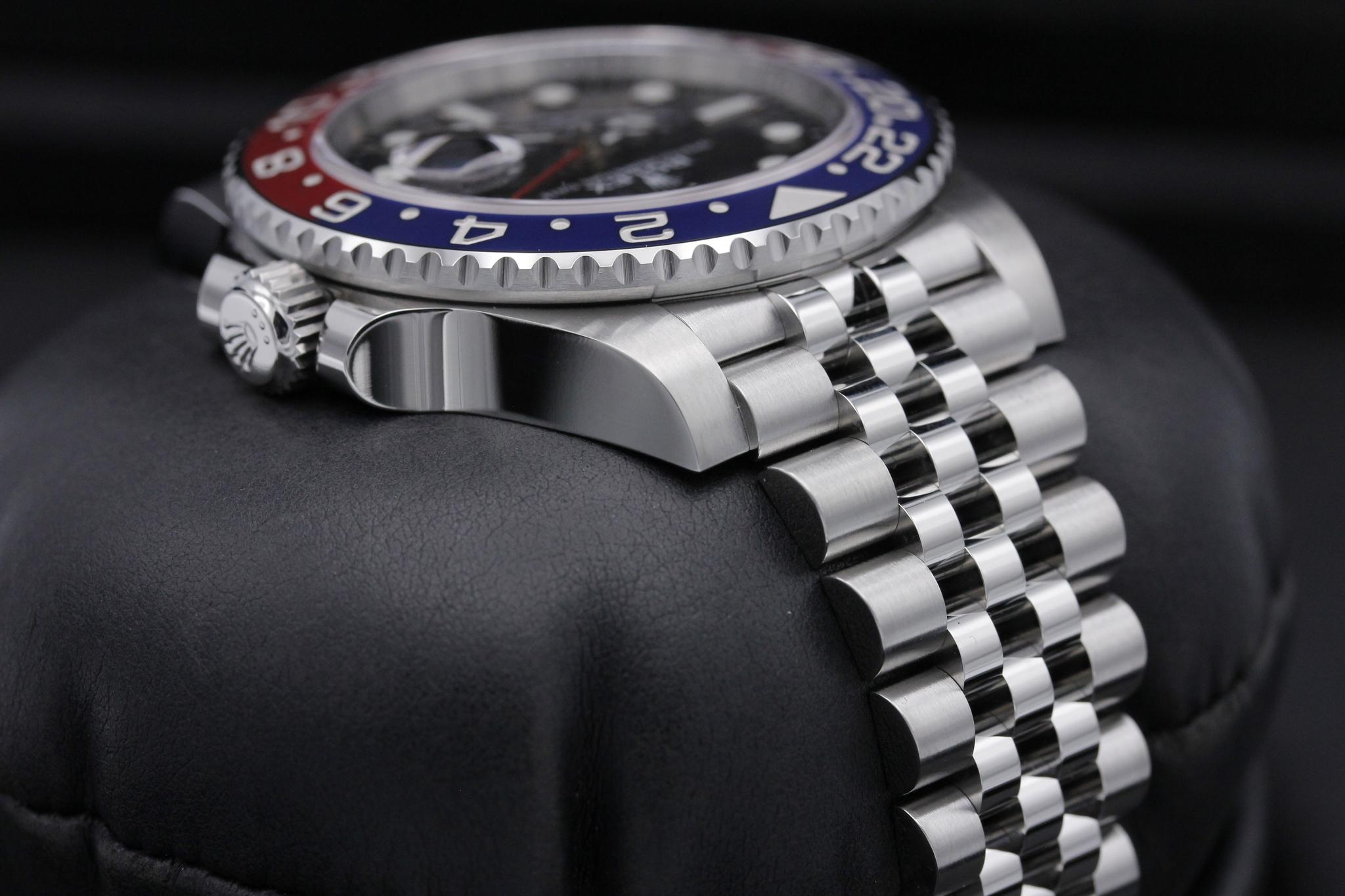 Watch Image 4