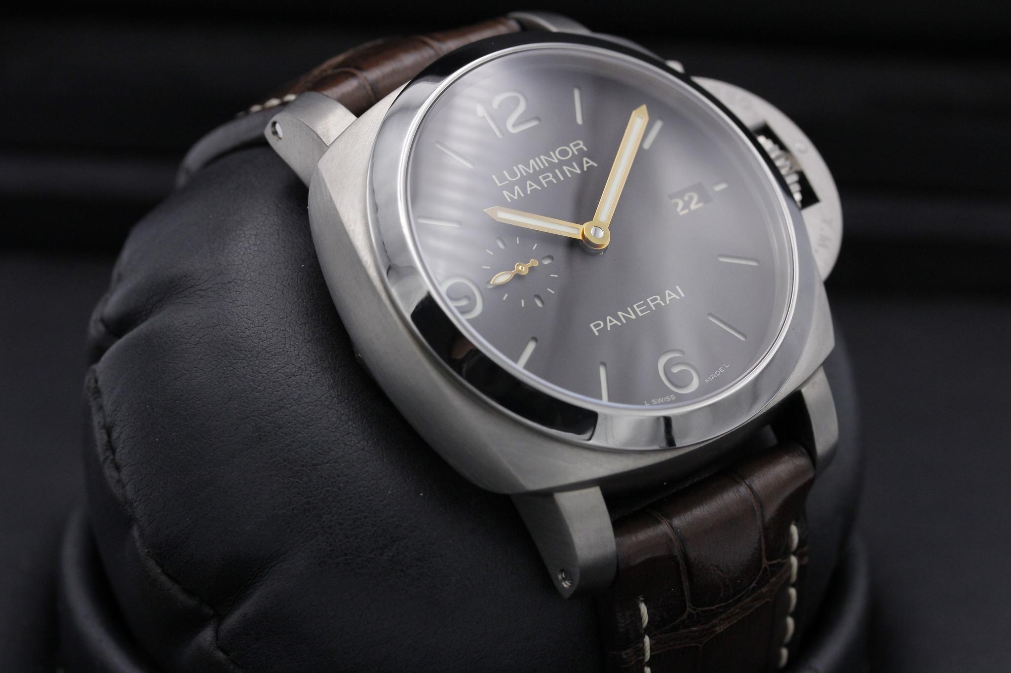 Watch Image 10