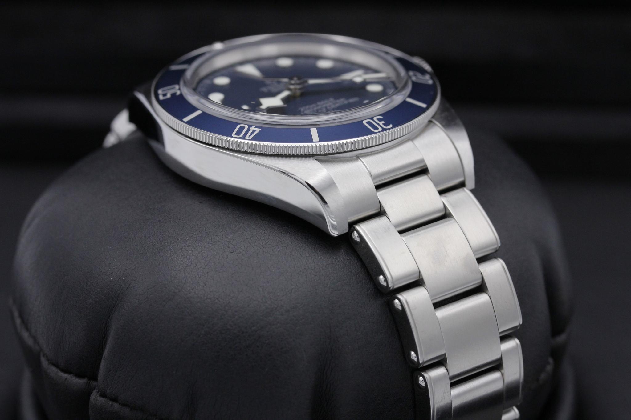 Watch Image 6