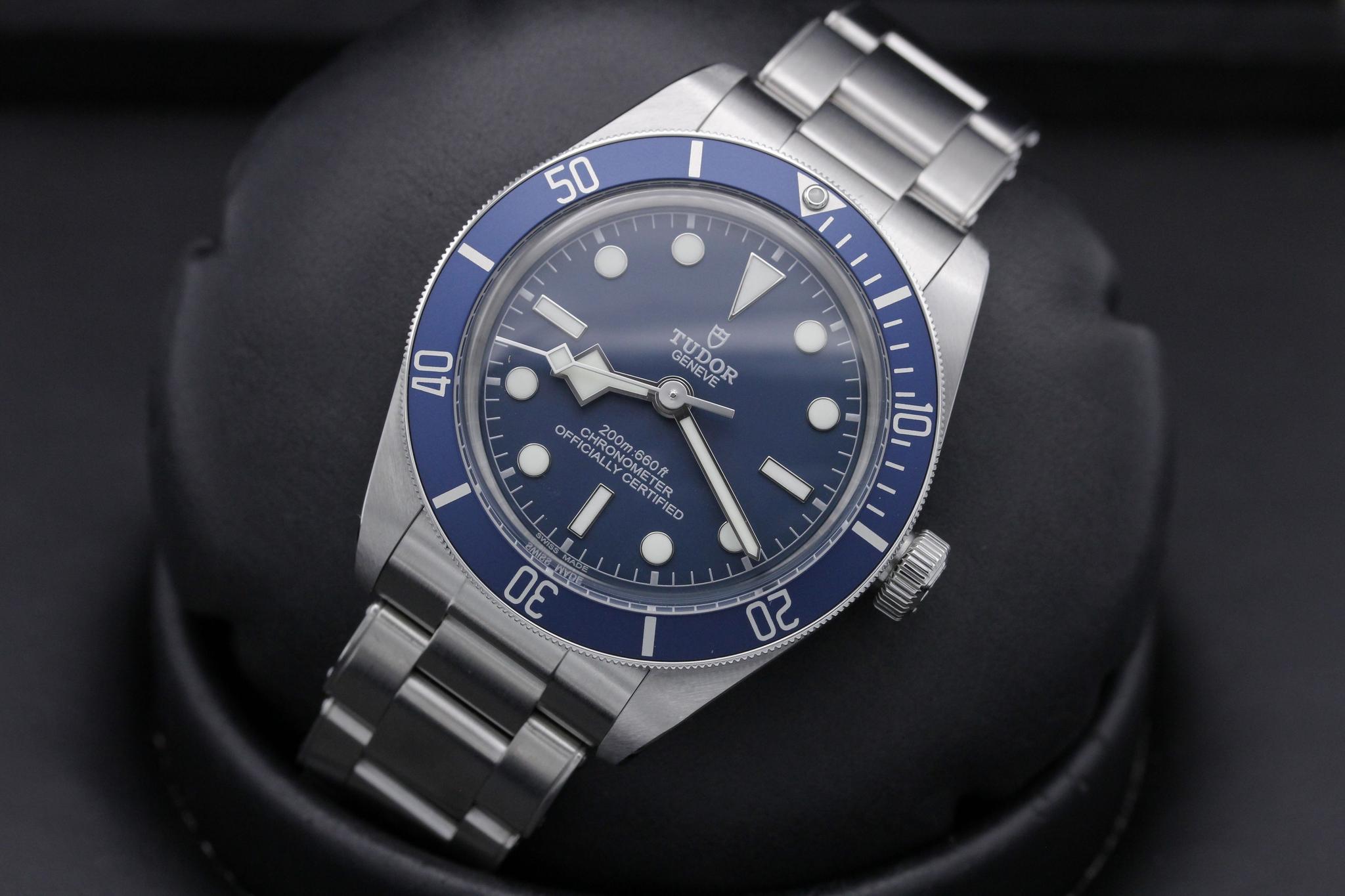Watch Image 9
