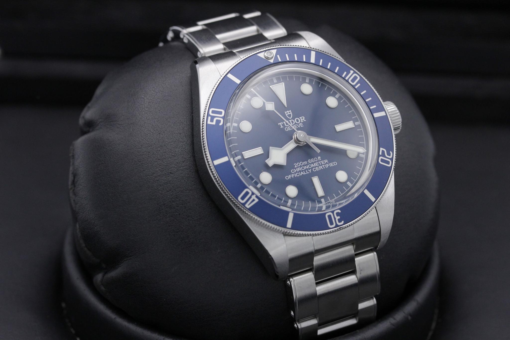 Watch Image 10
