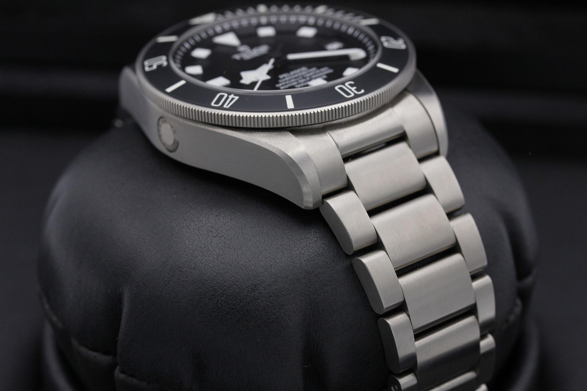 Watch Image 6
