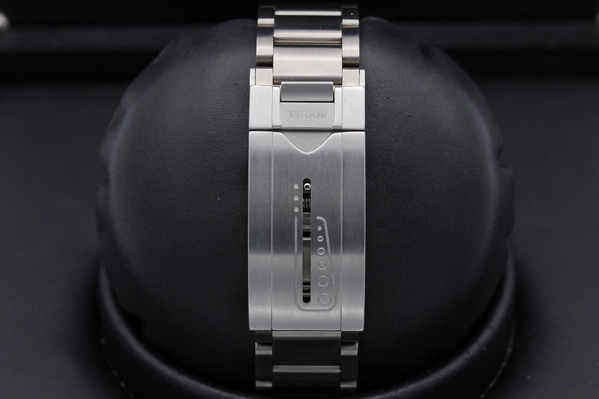 Watch Image 8
