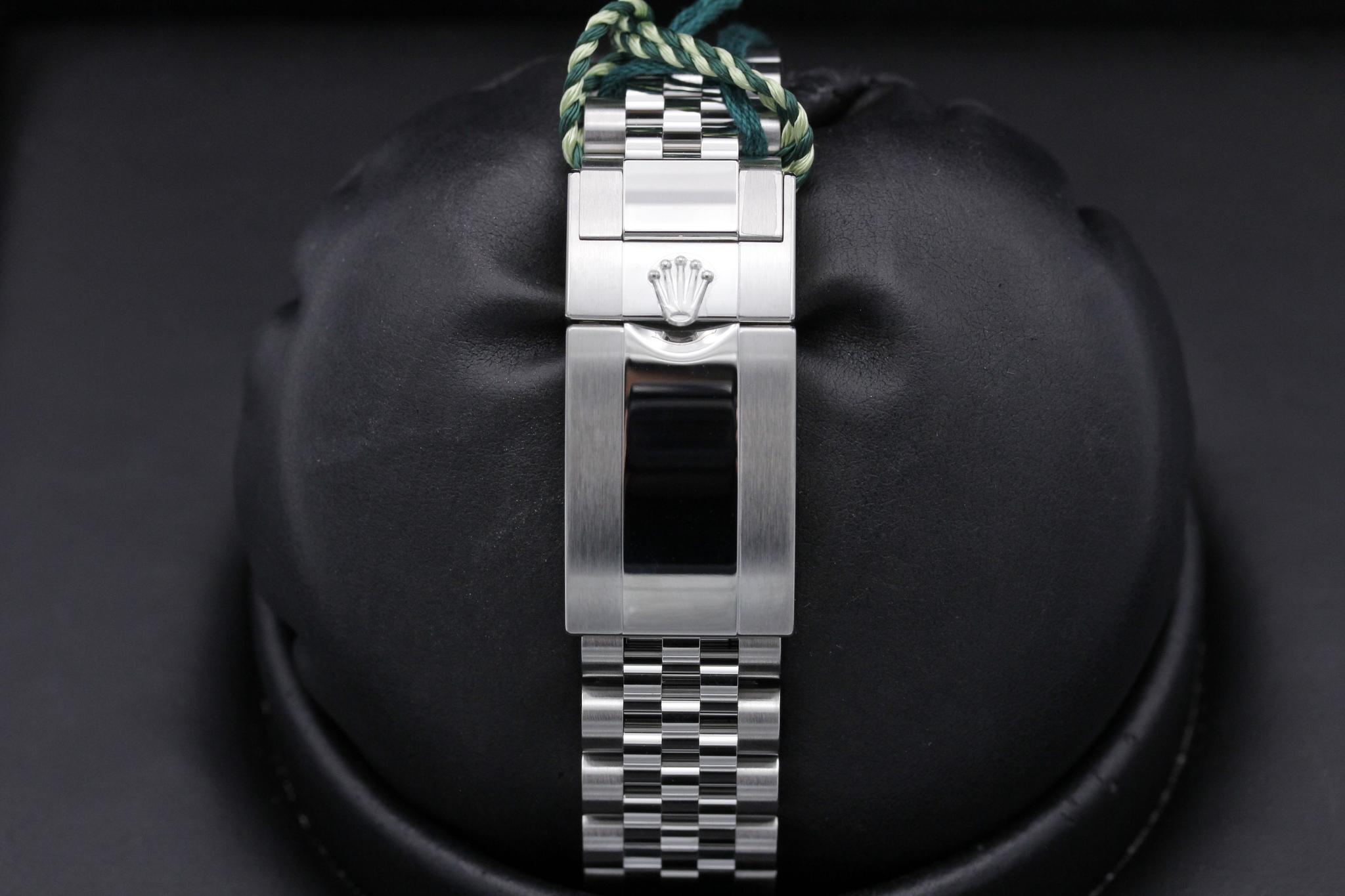 Watch Image 8