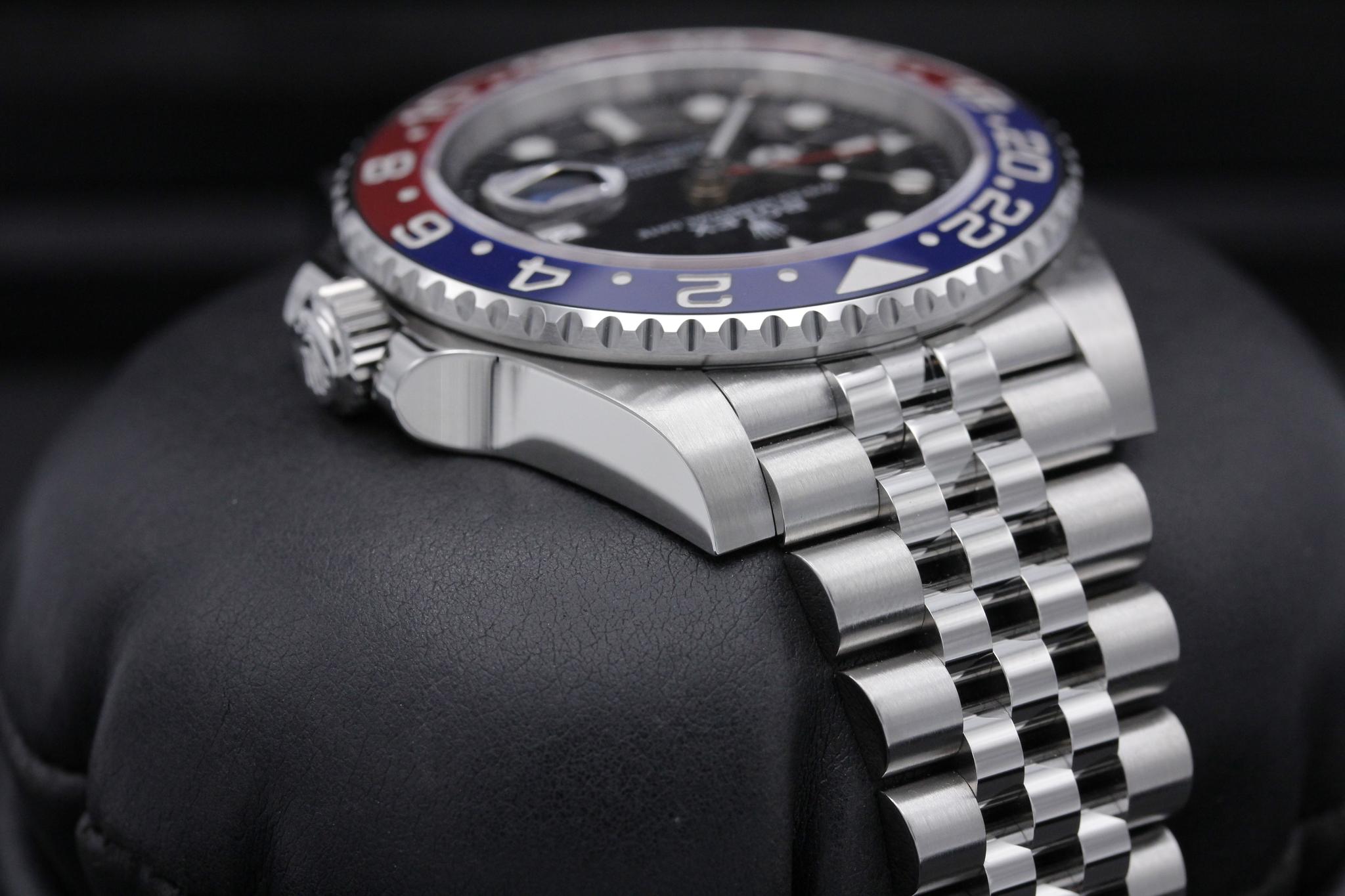 Watch Image 4