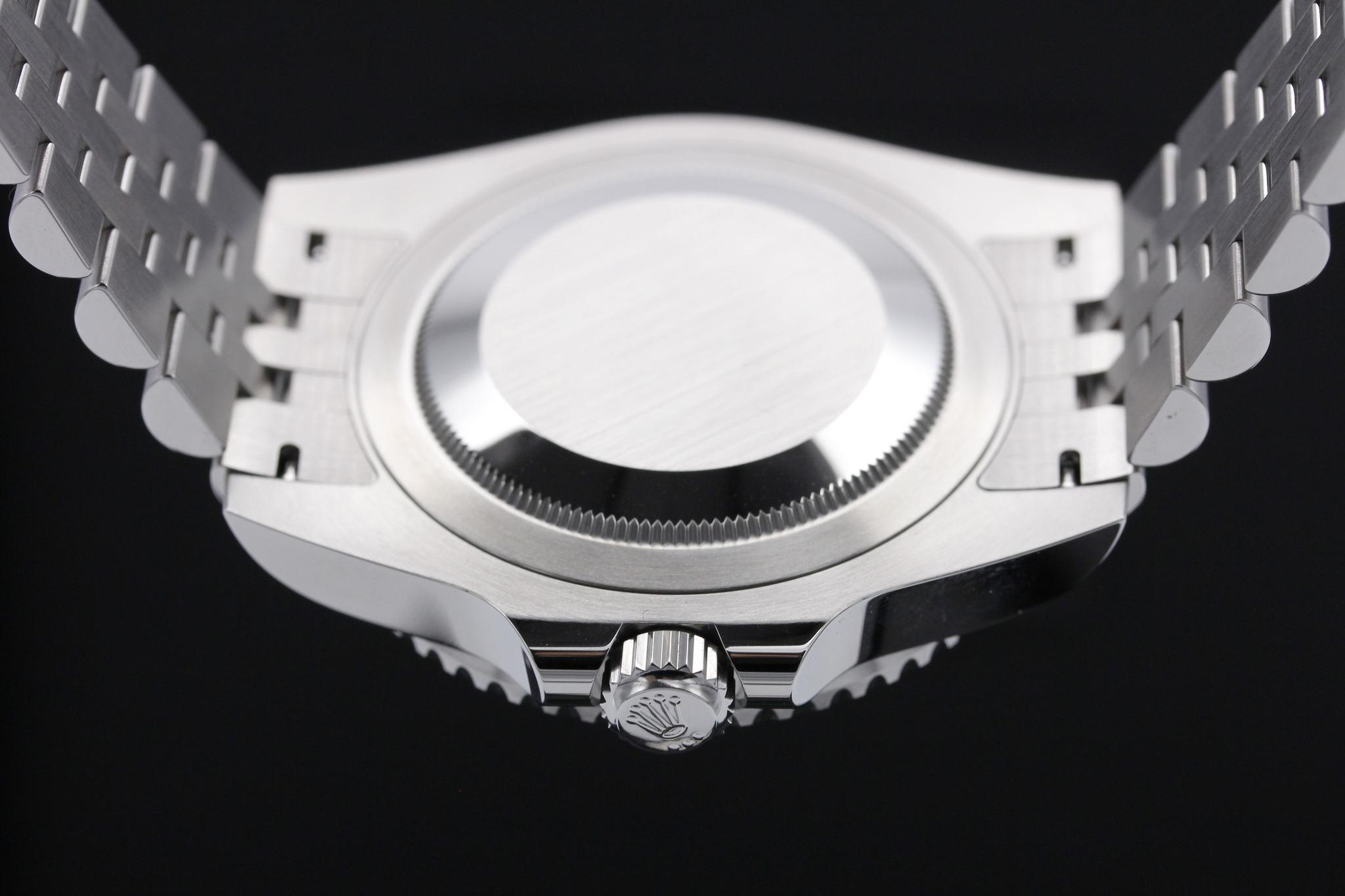 Watch Image 7