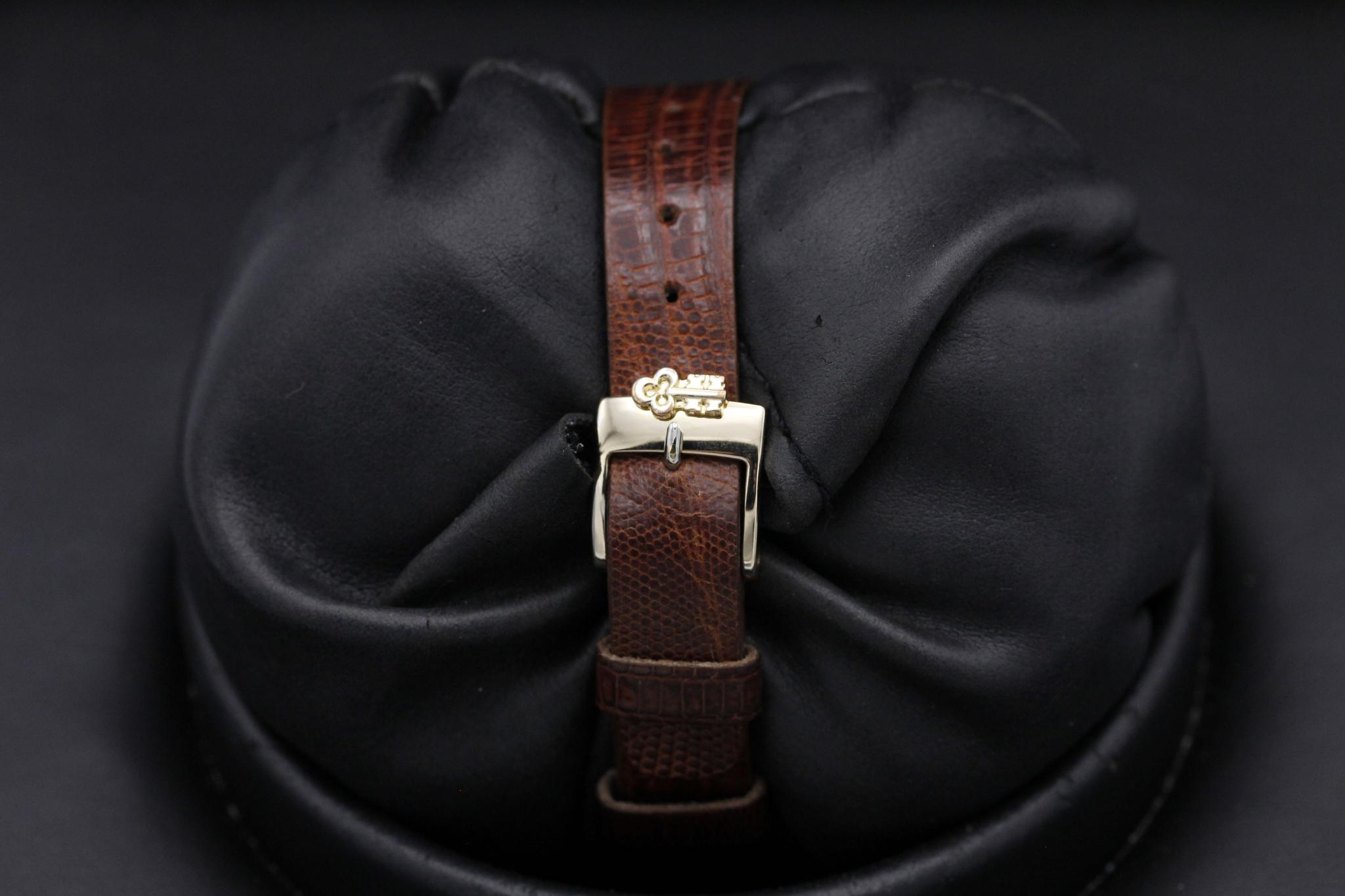 Watch Image 7