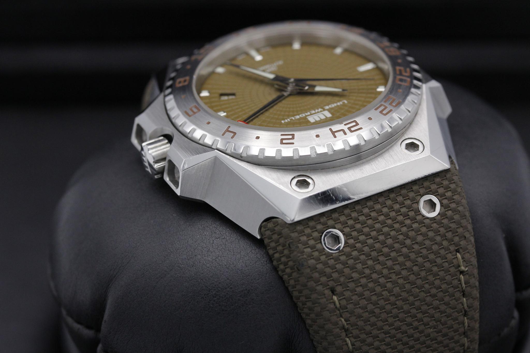 Watch Image 4