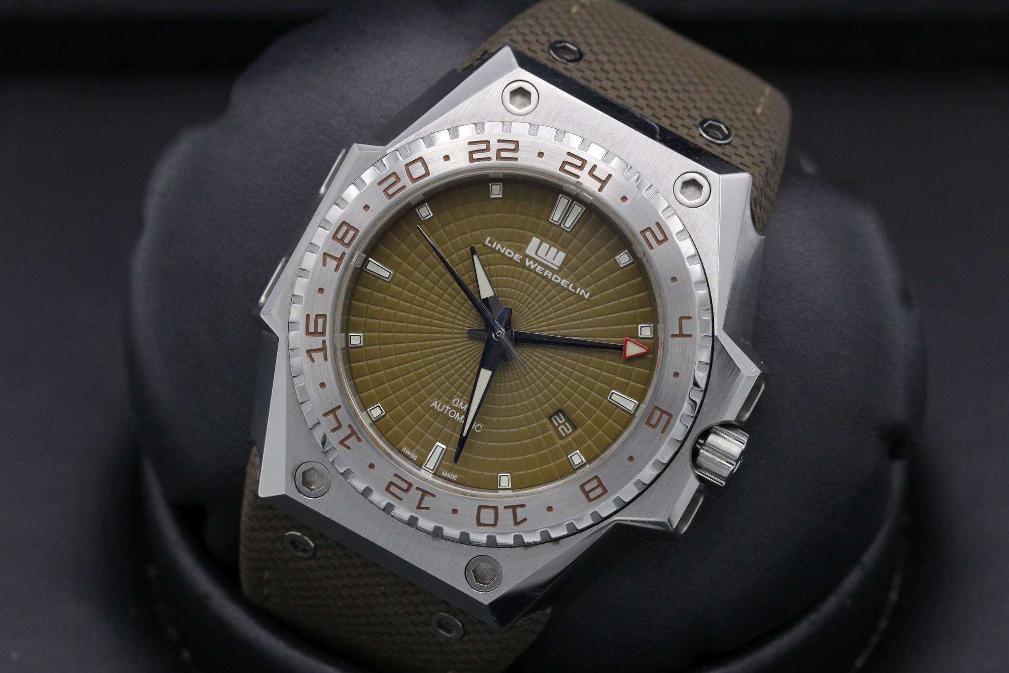 Watch Image 9