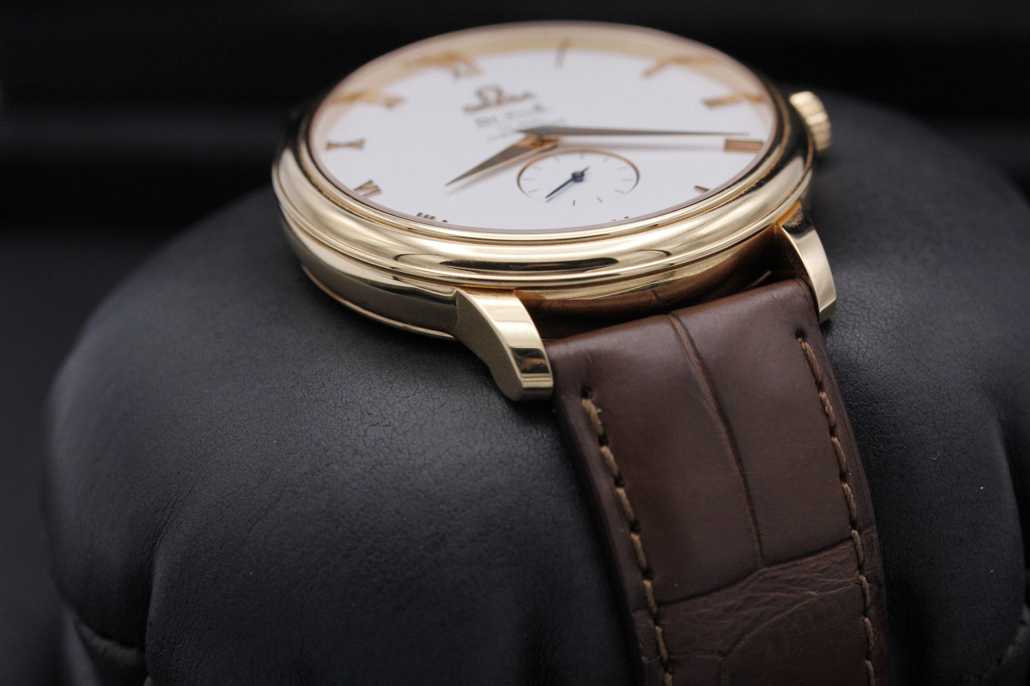 Watch Image 6