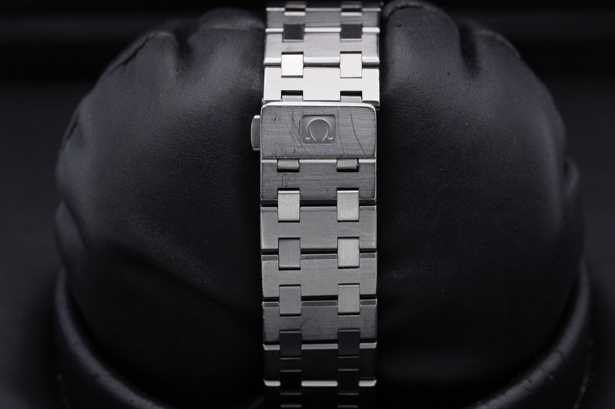 Watch Image 9
