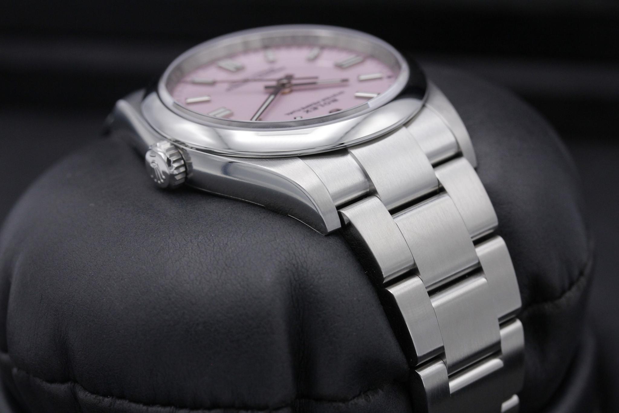 Watch Image 4