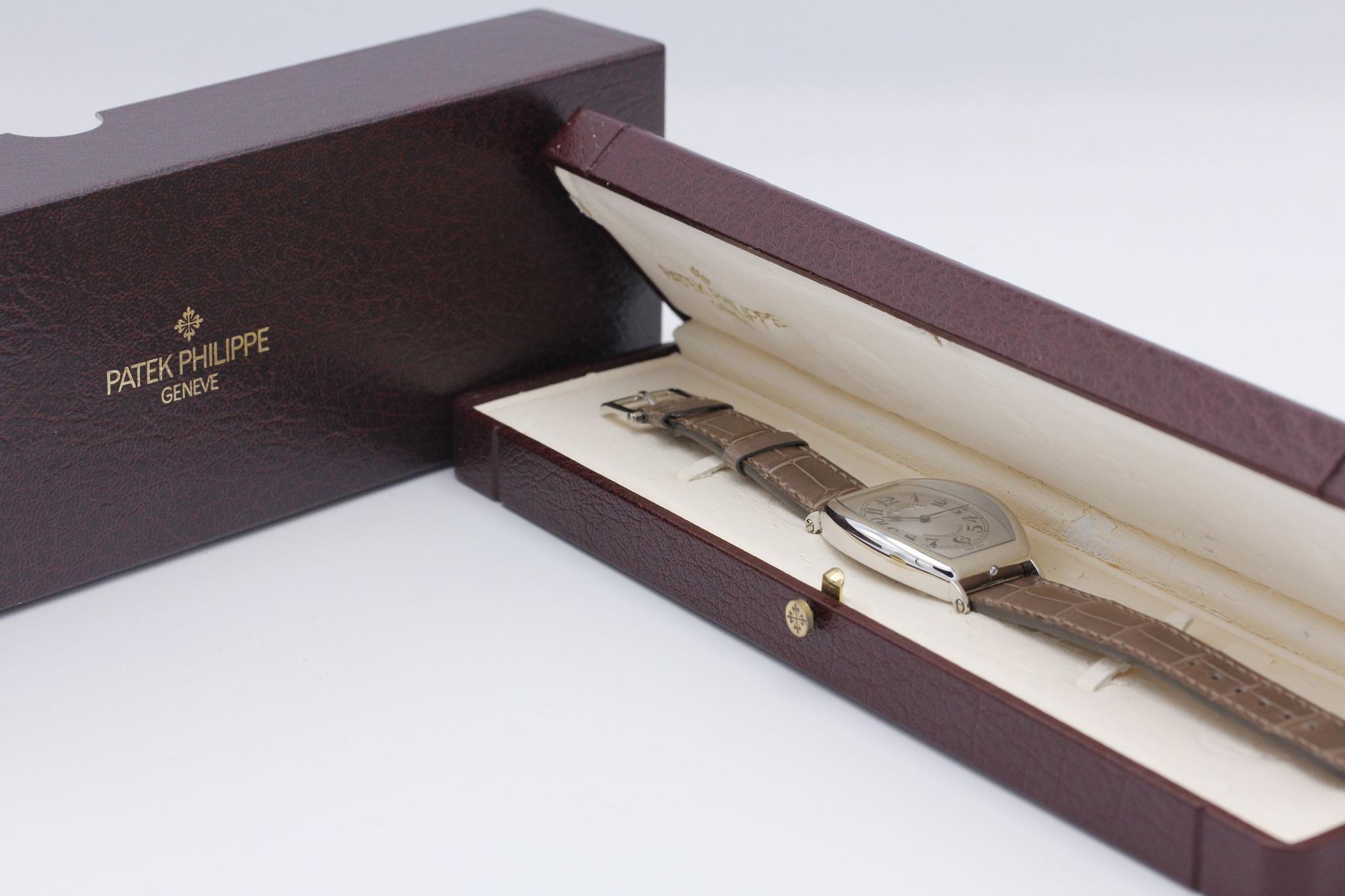 Watch Image 12