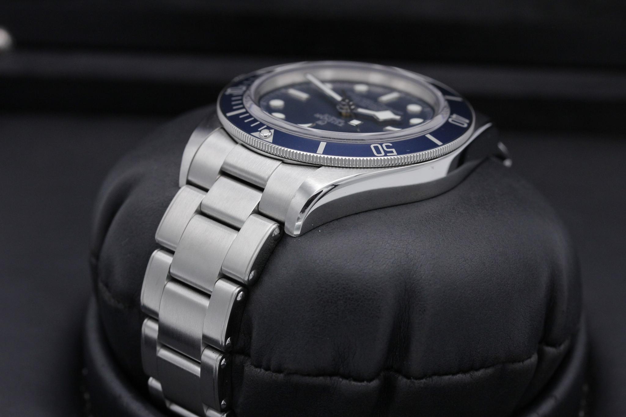 Watch Image 5
