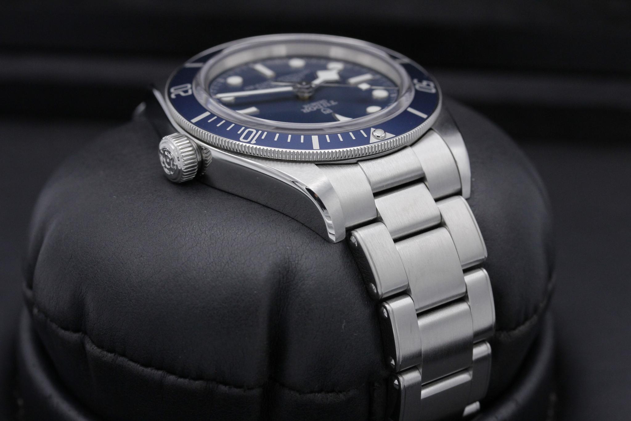 Watch Image 4