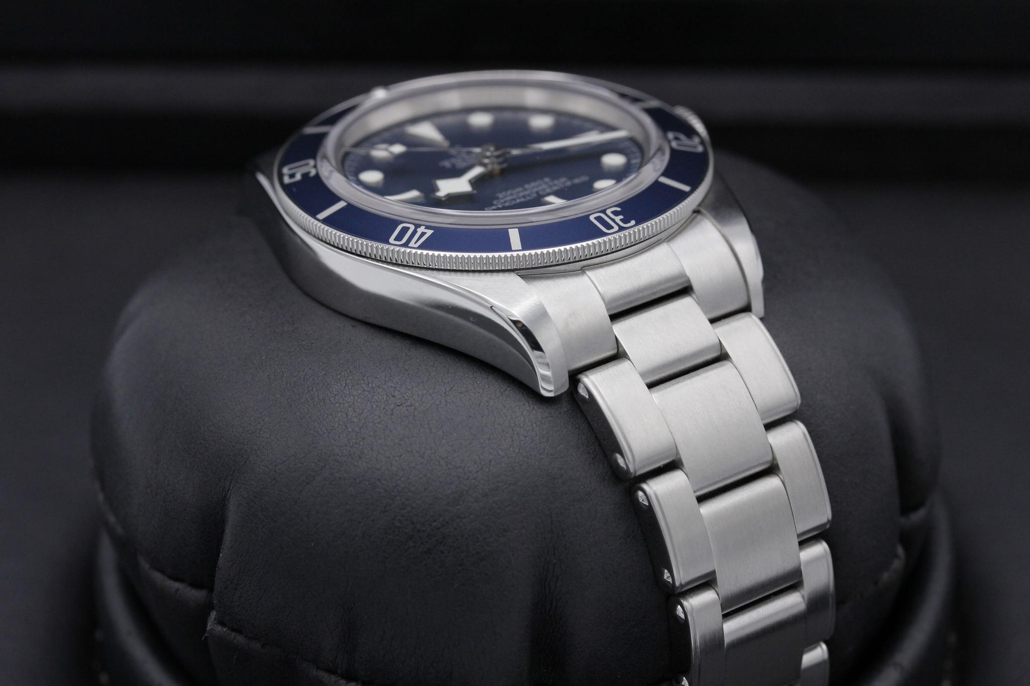 Watch Image 6