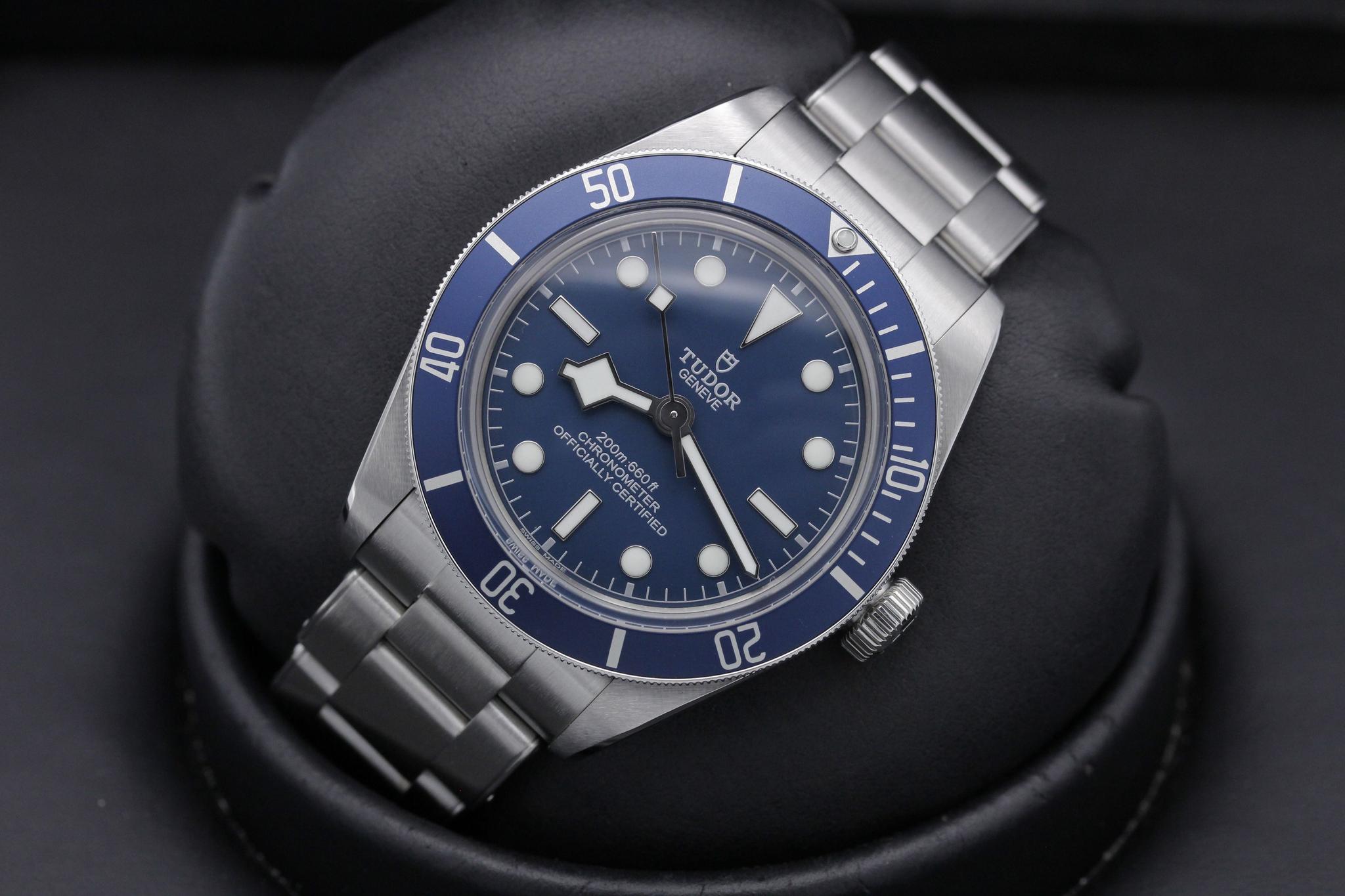Watch Image 9