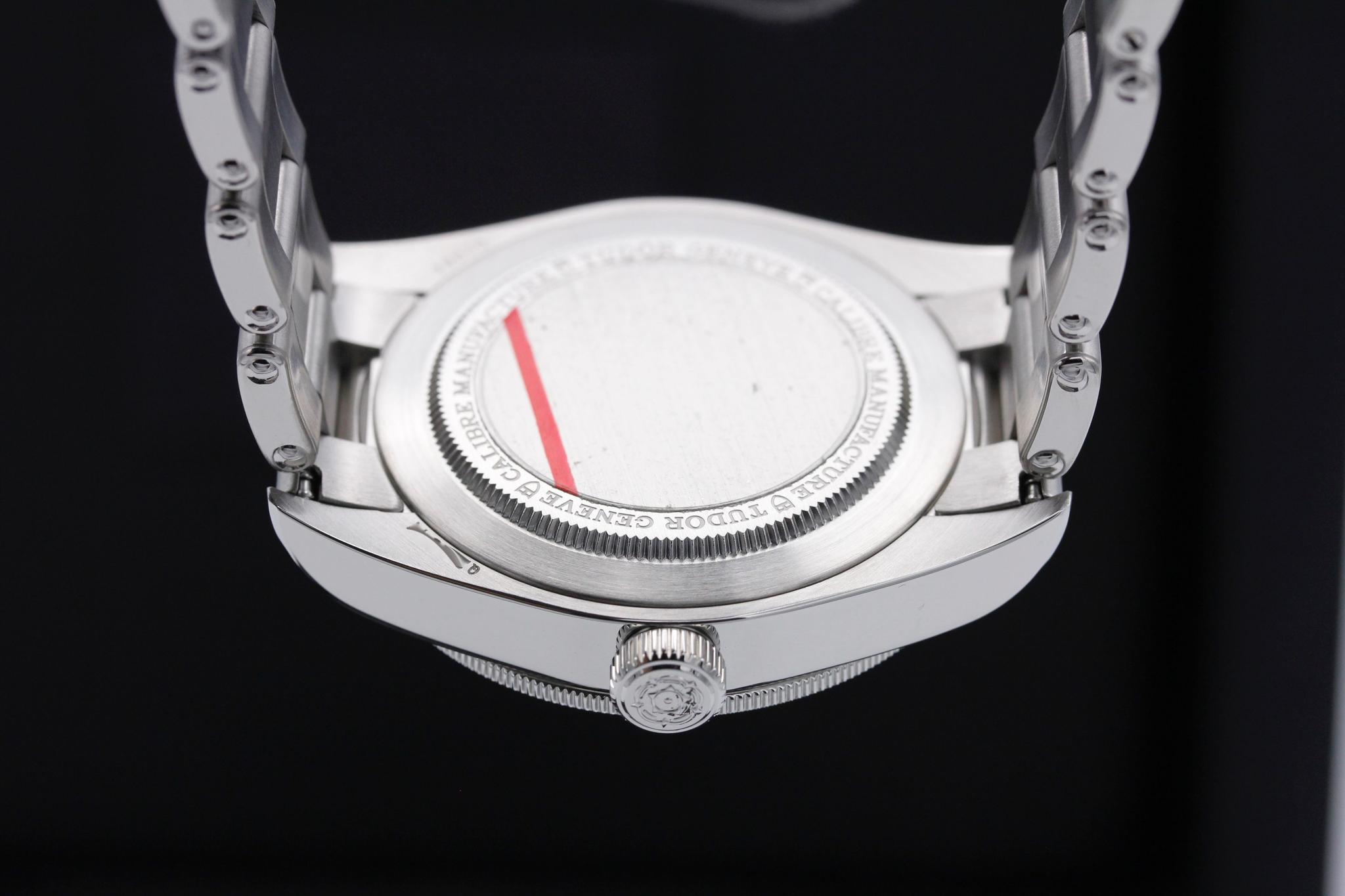 Watch Image 7