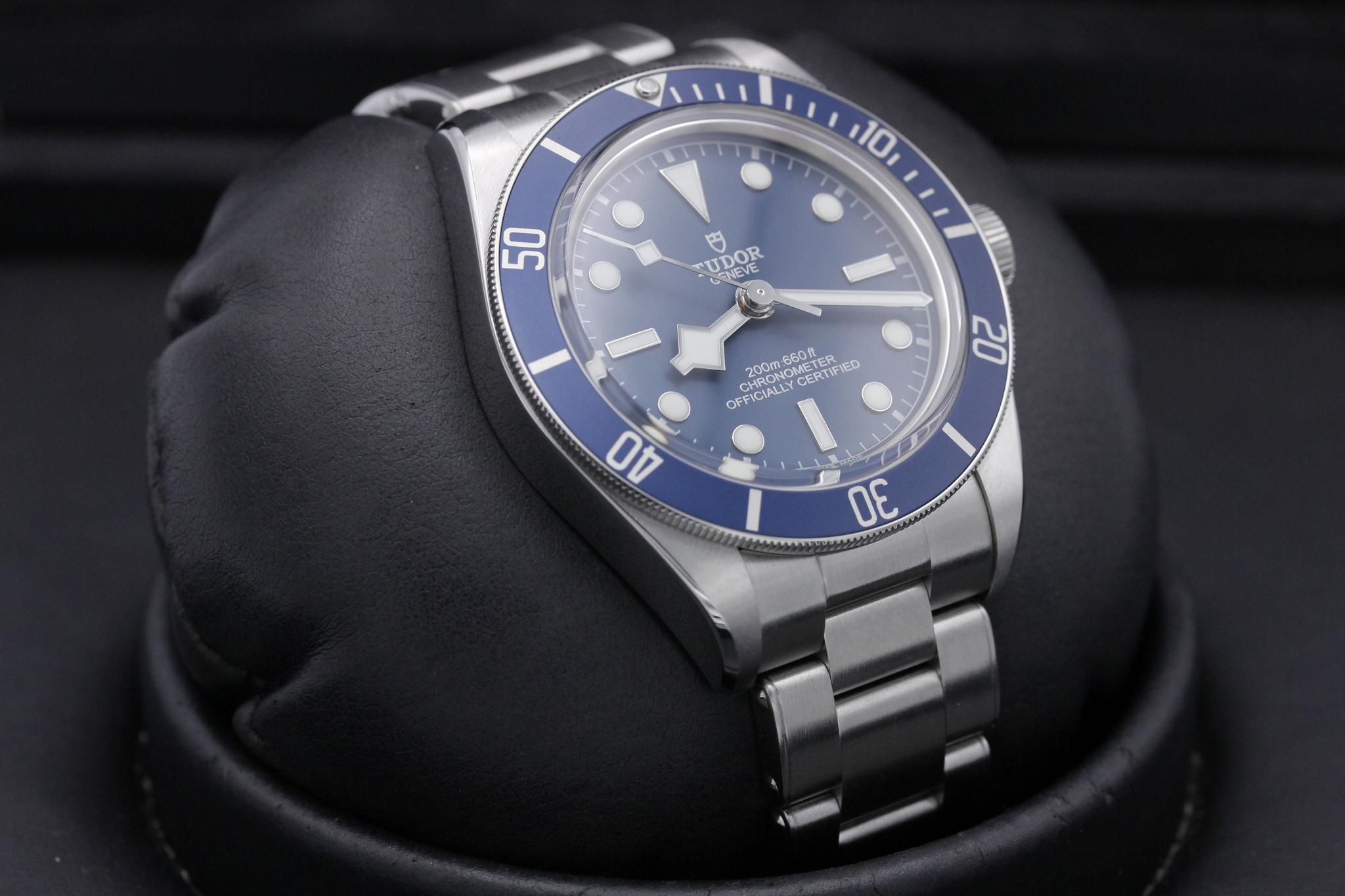 Watch Image 10