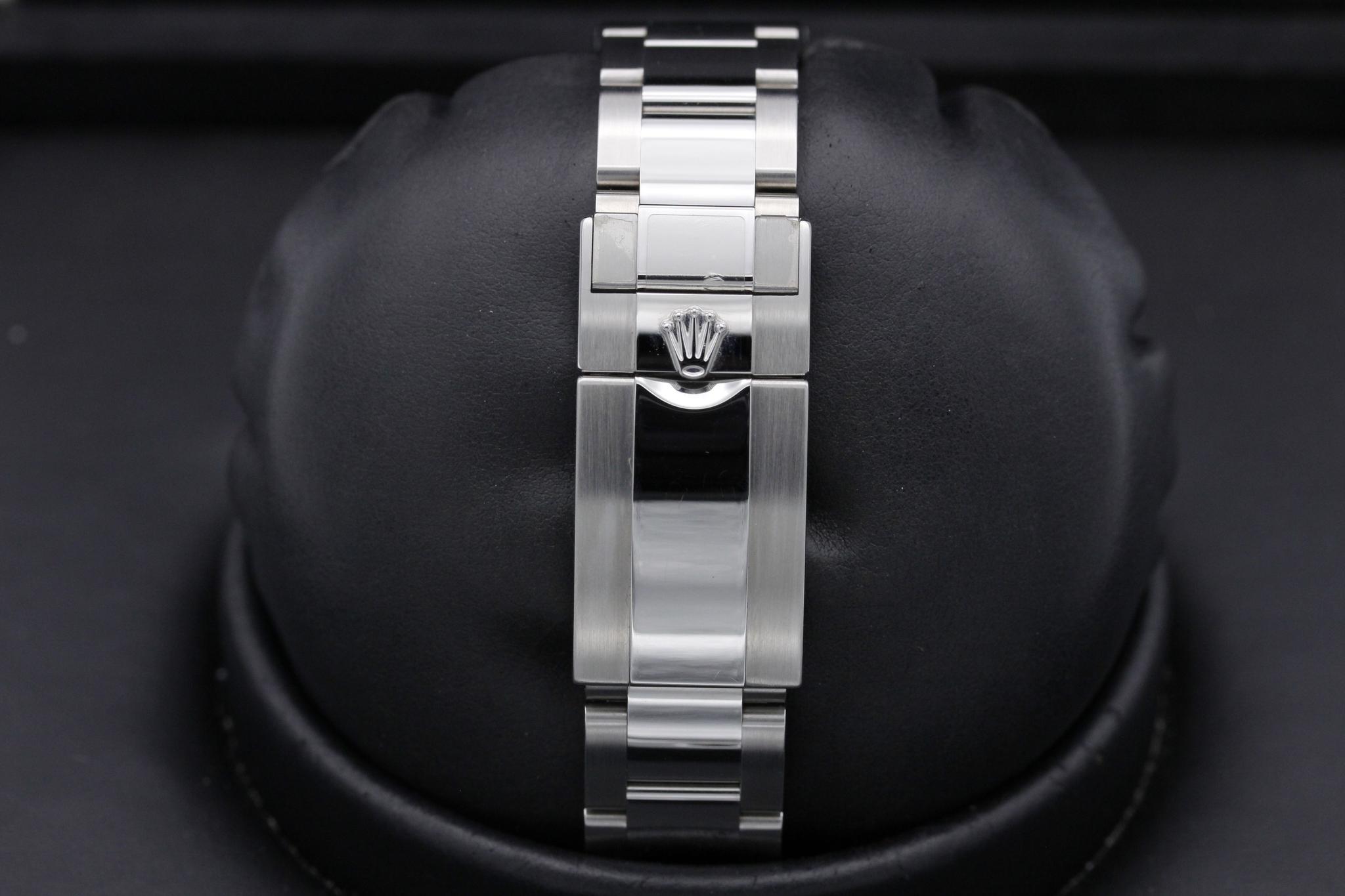 Watch Image 8