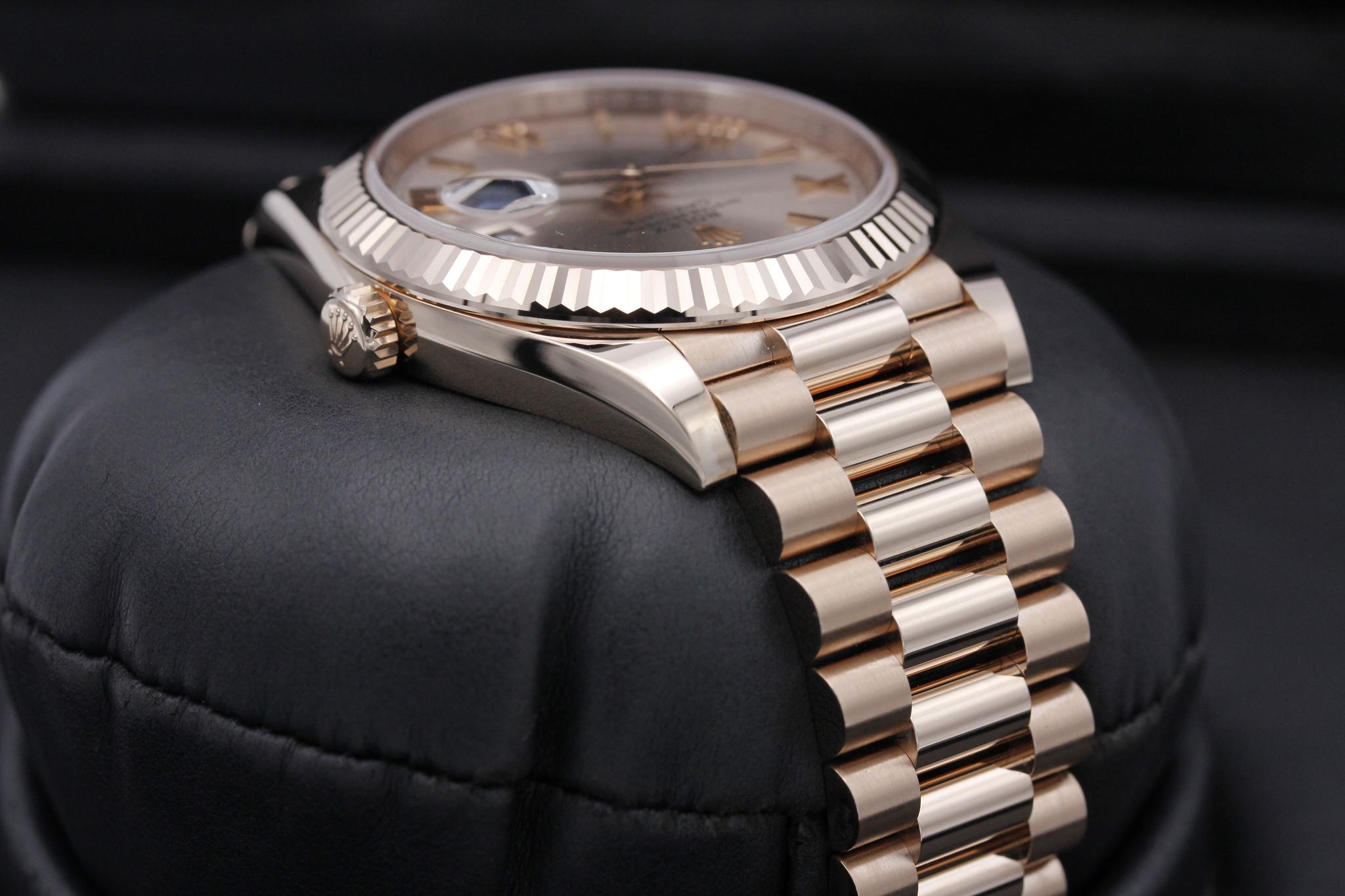 Watch Image 4