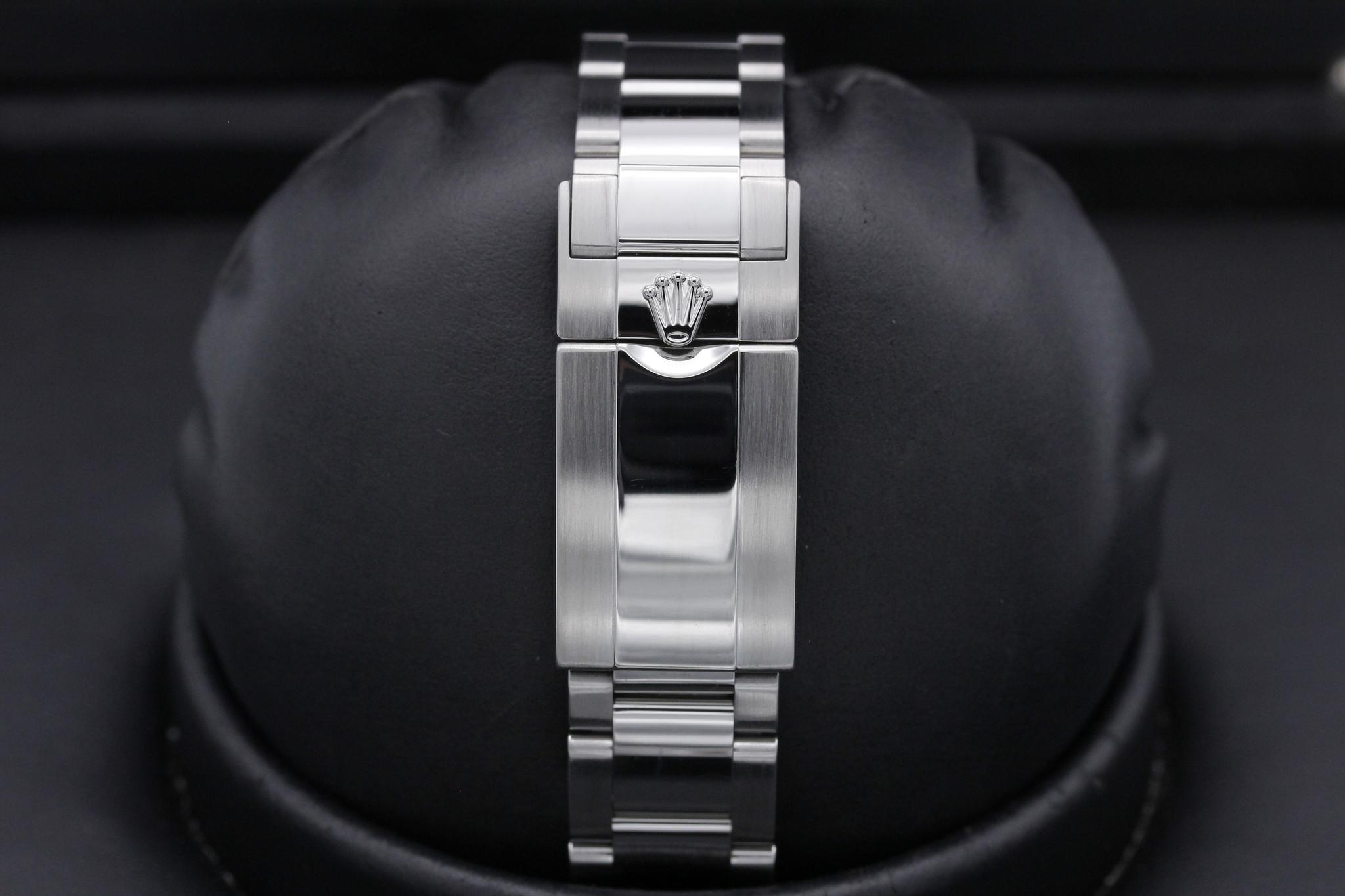 Watch Image 8