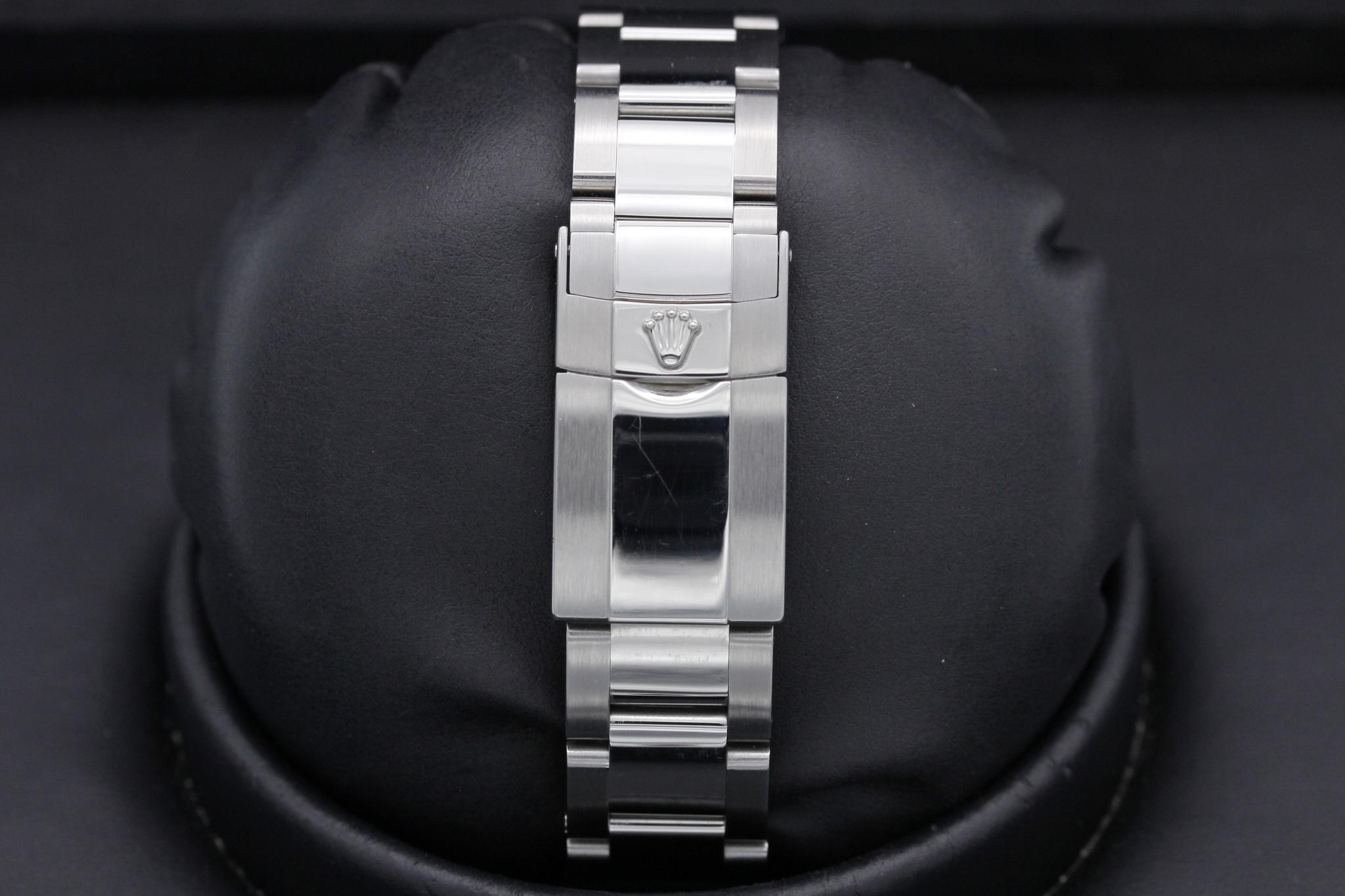 Watch Image 7