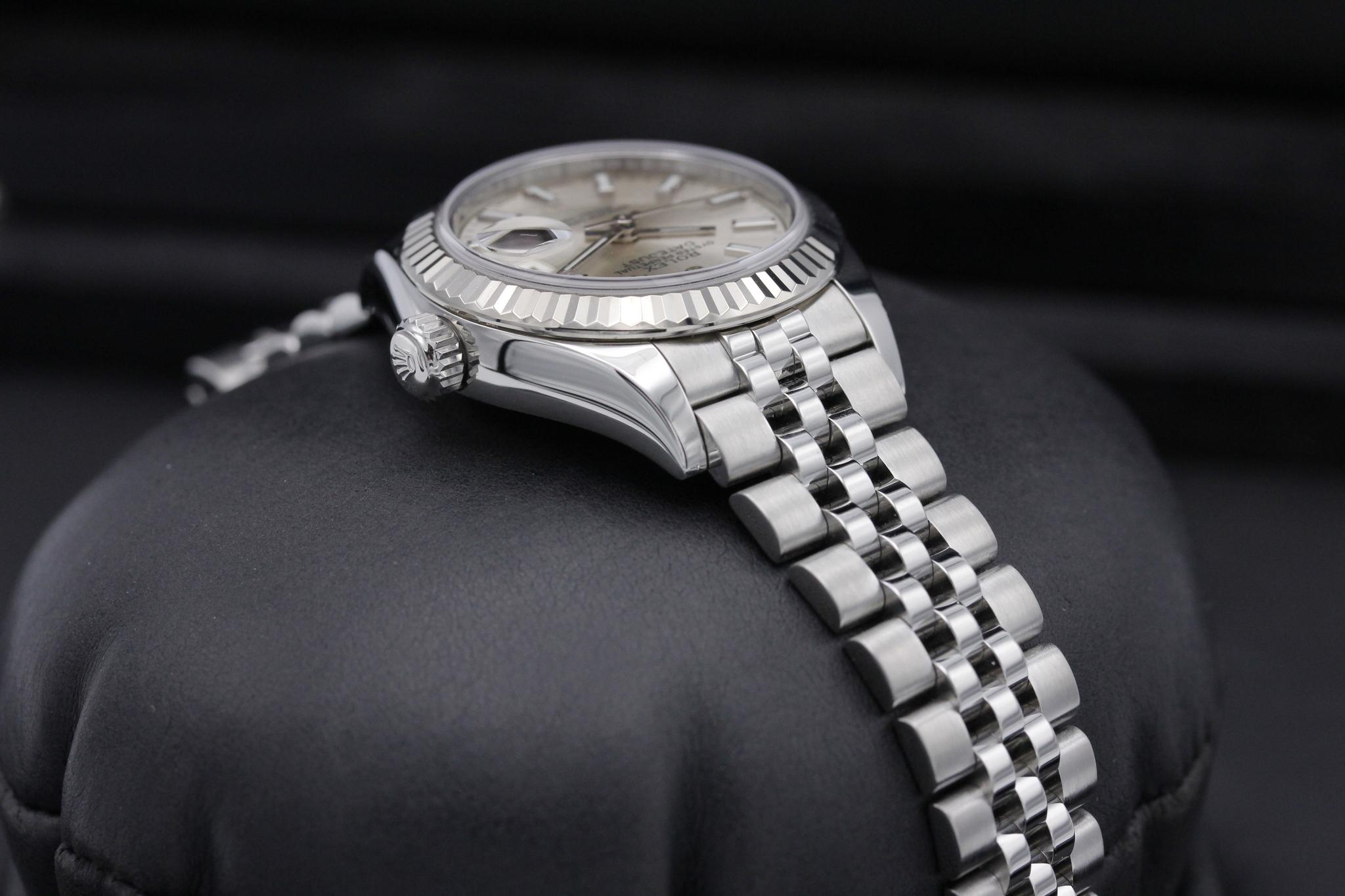 Watch Image 4