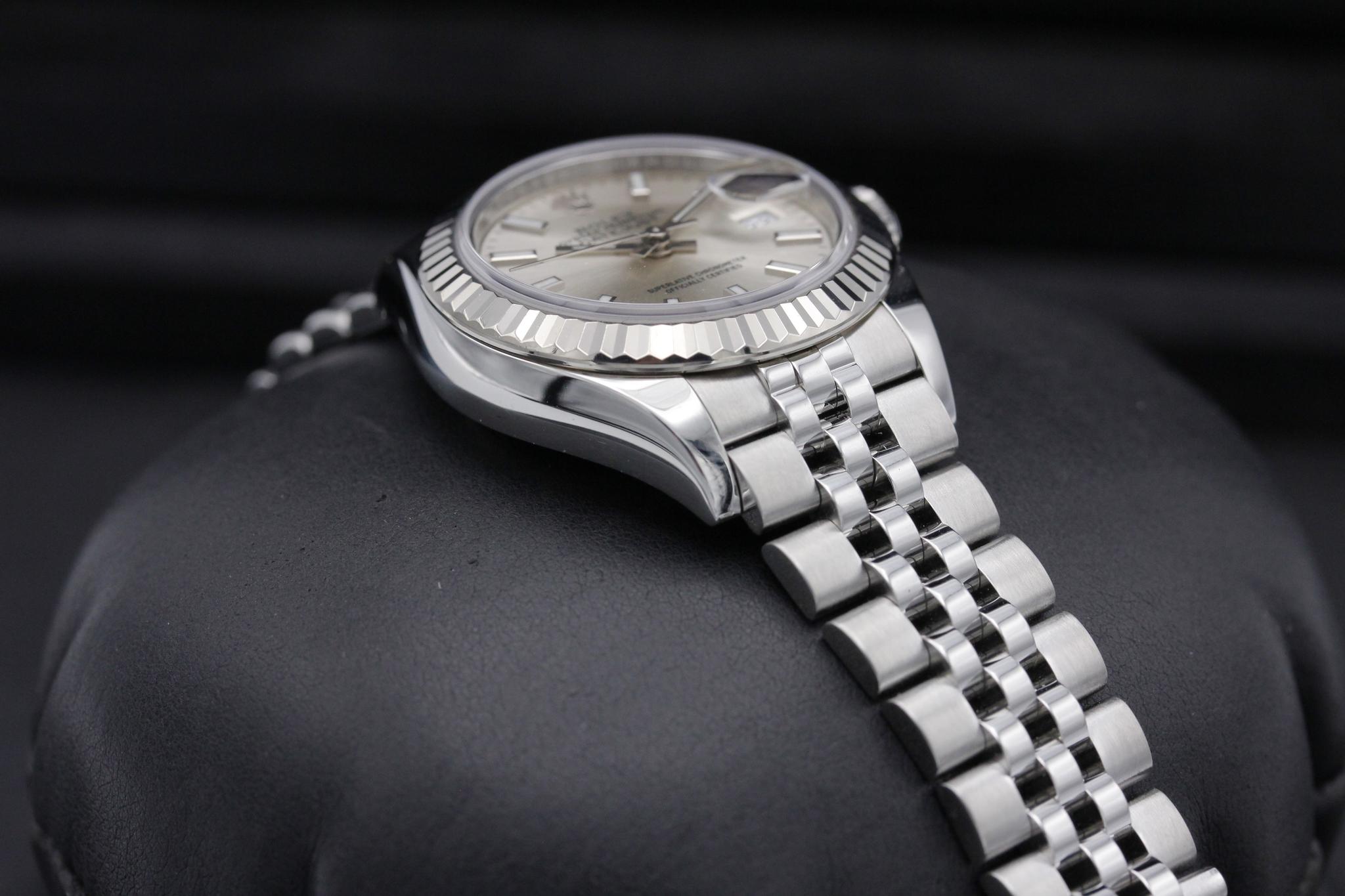 Watch Image 6