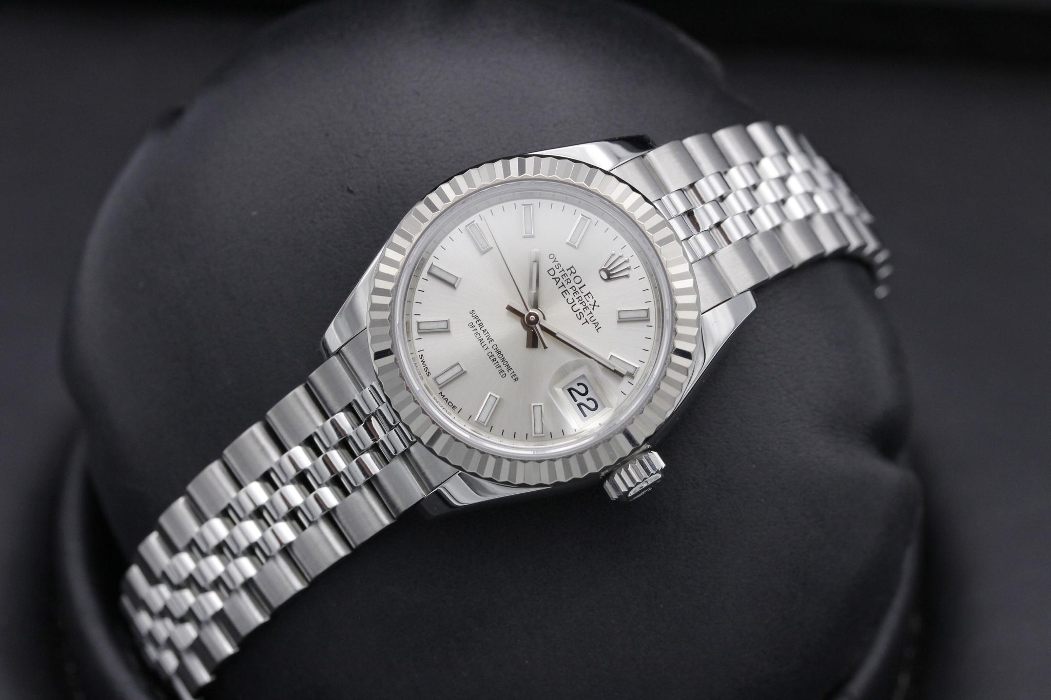 Watch Image 10