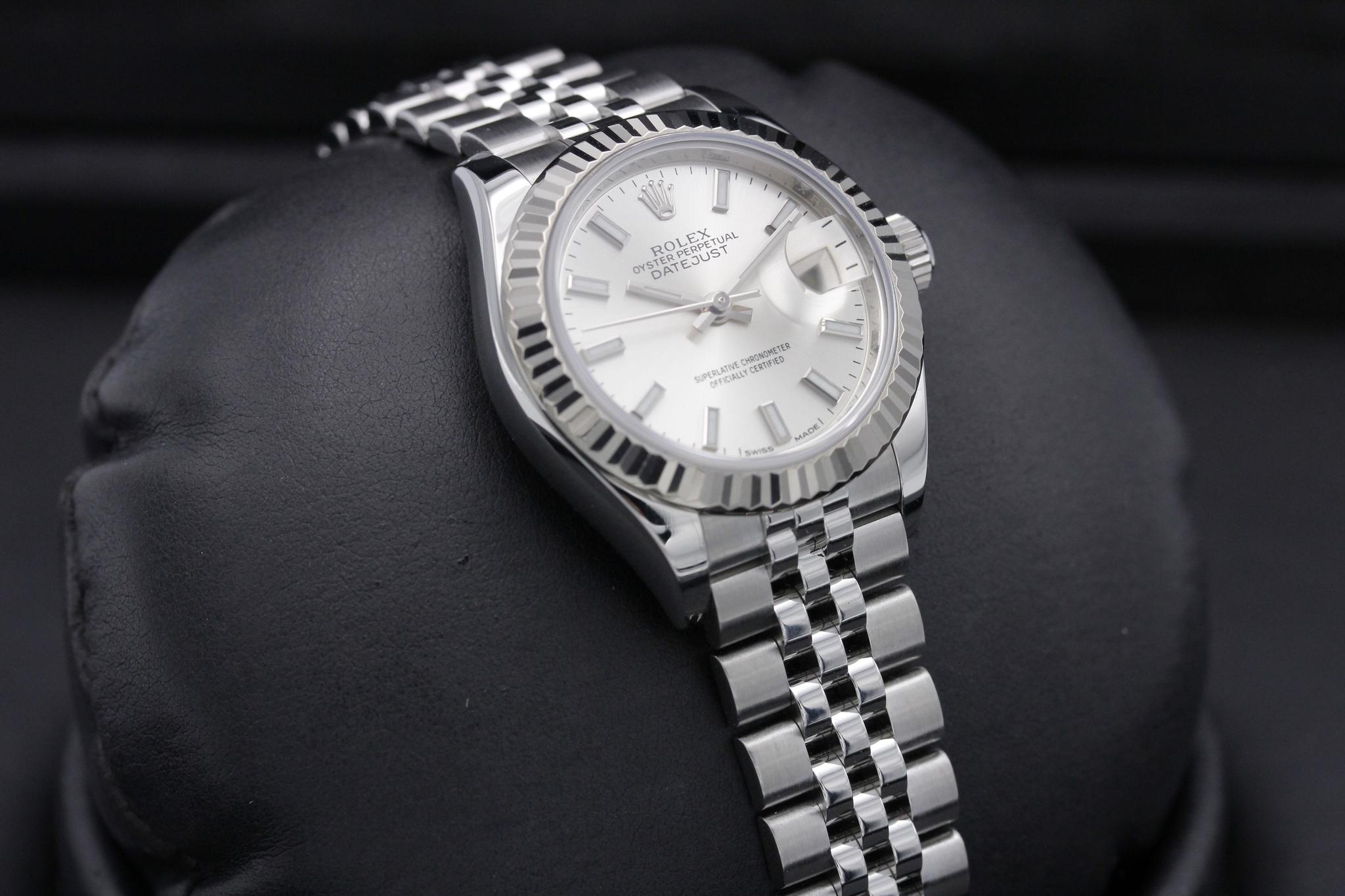 Watch Image 11