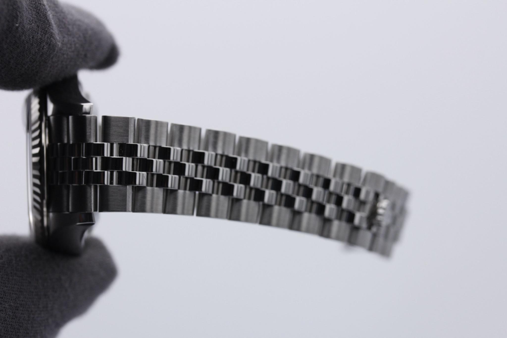 Watch Image 9