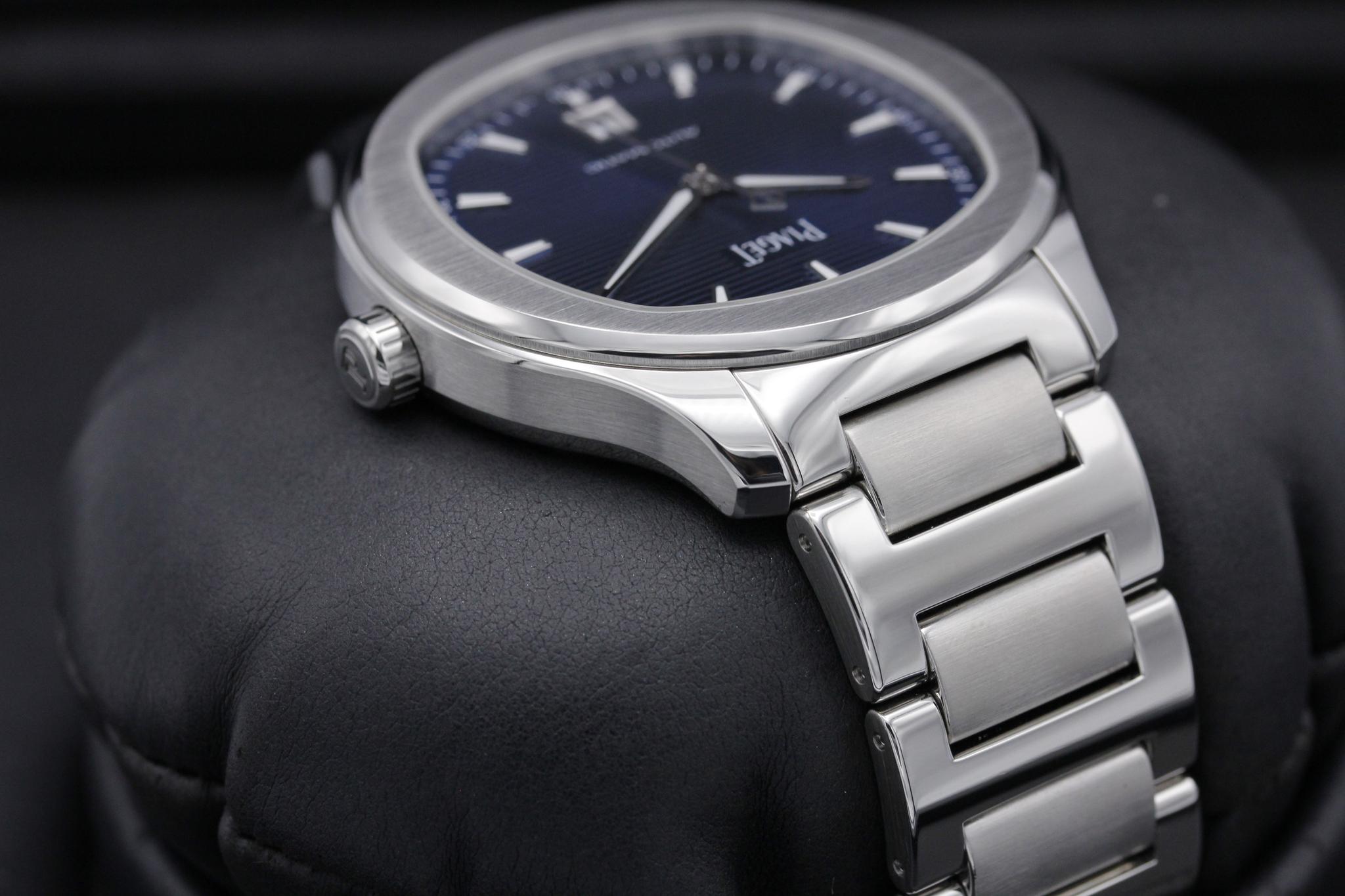 Watch Image 4