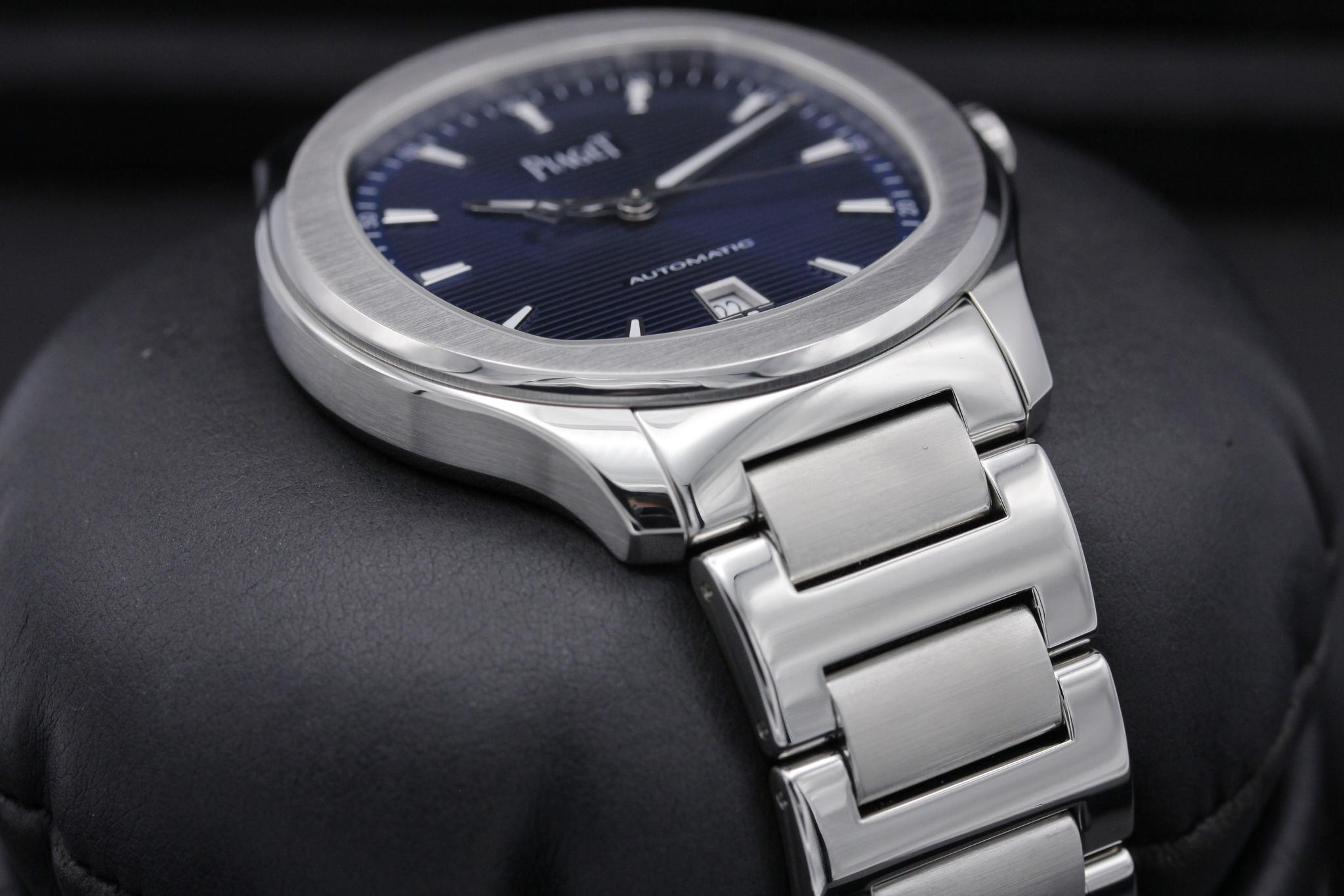 Watch Image 6