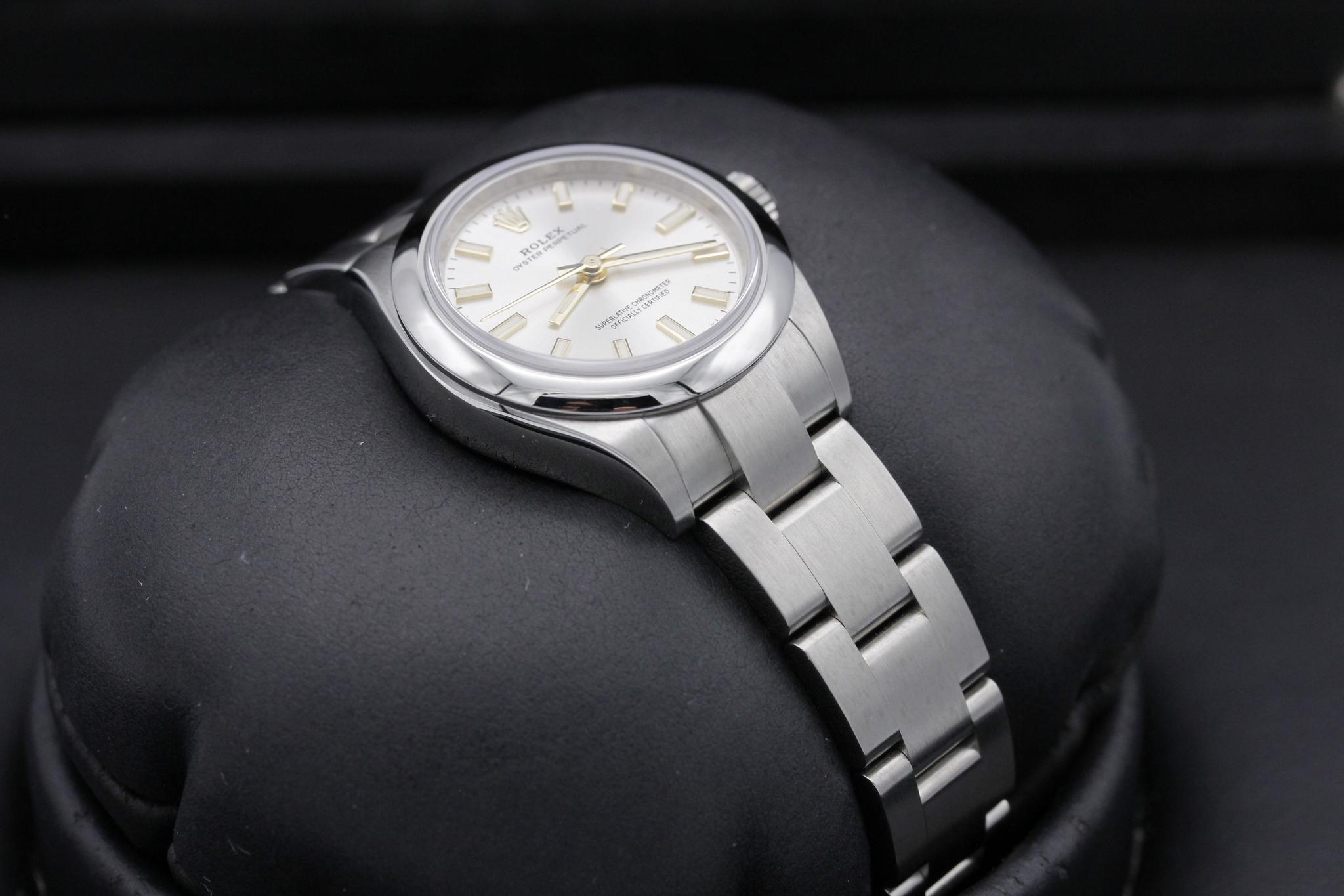 Watch Image 6