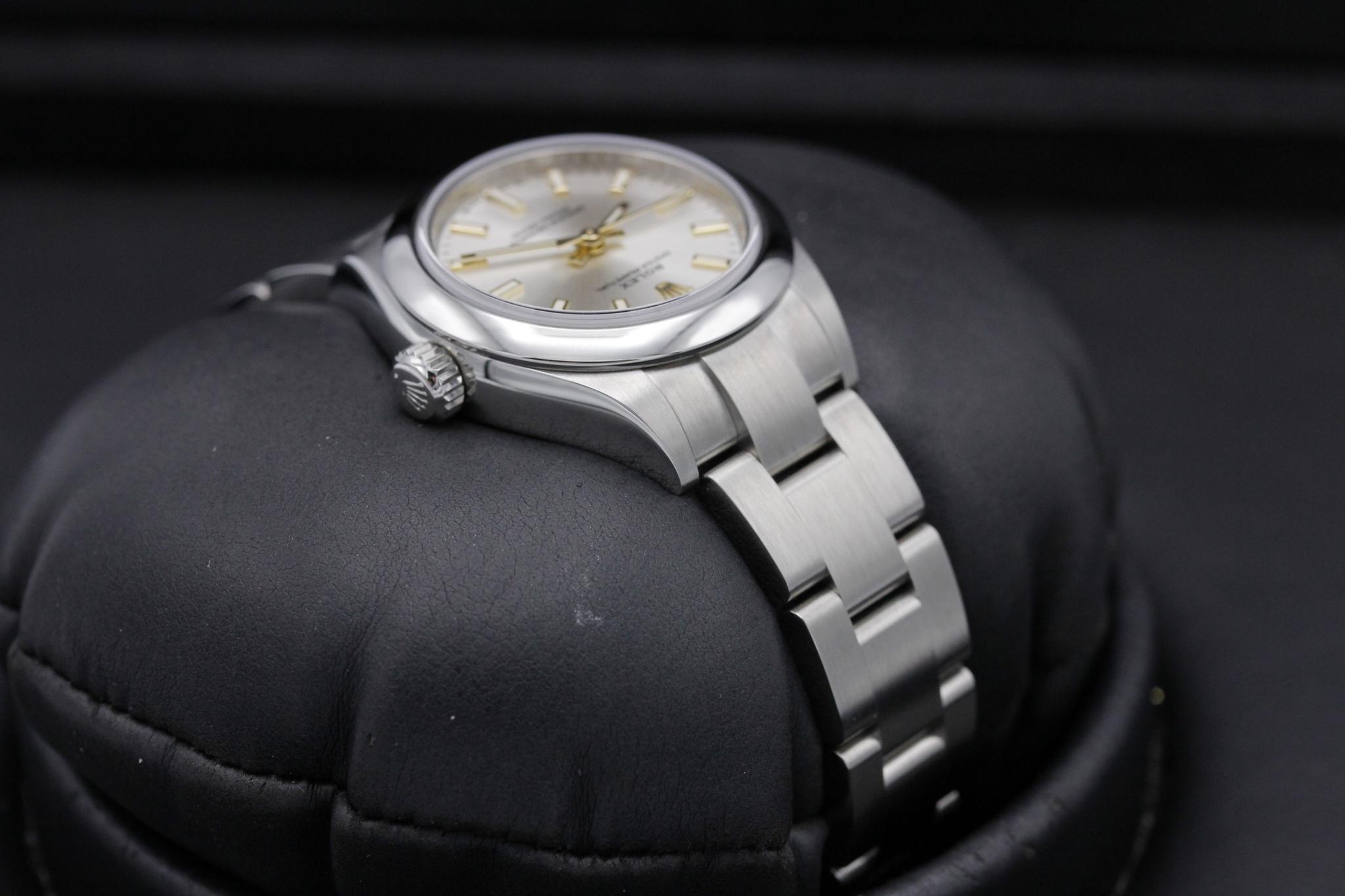 Watch Image 4