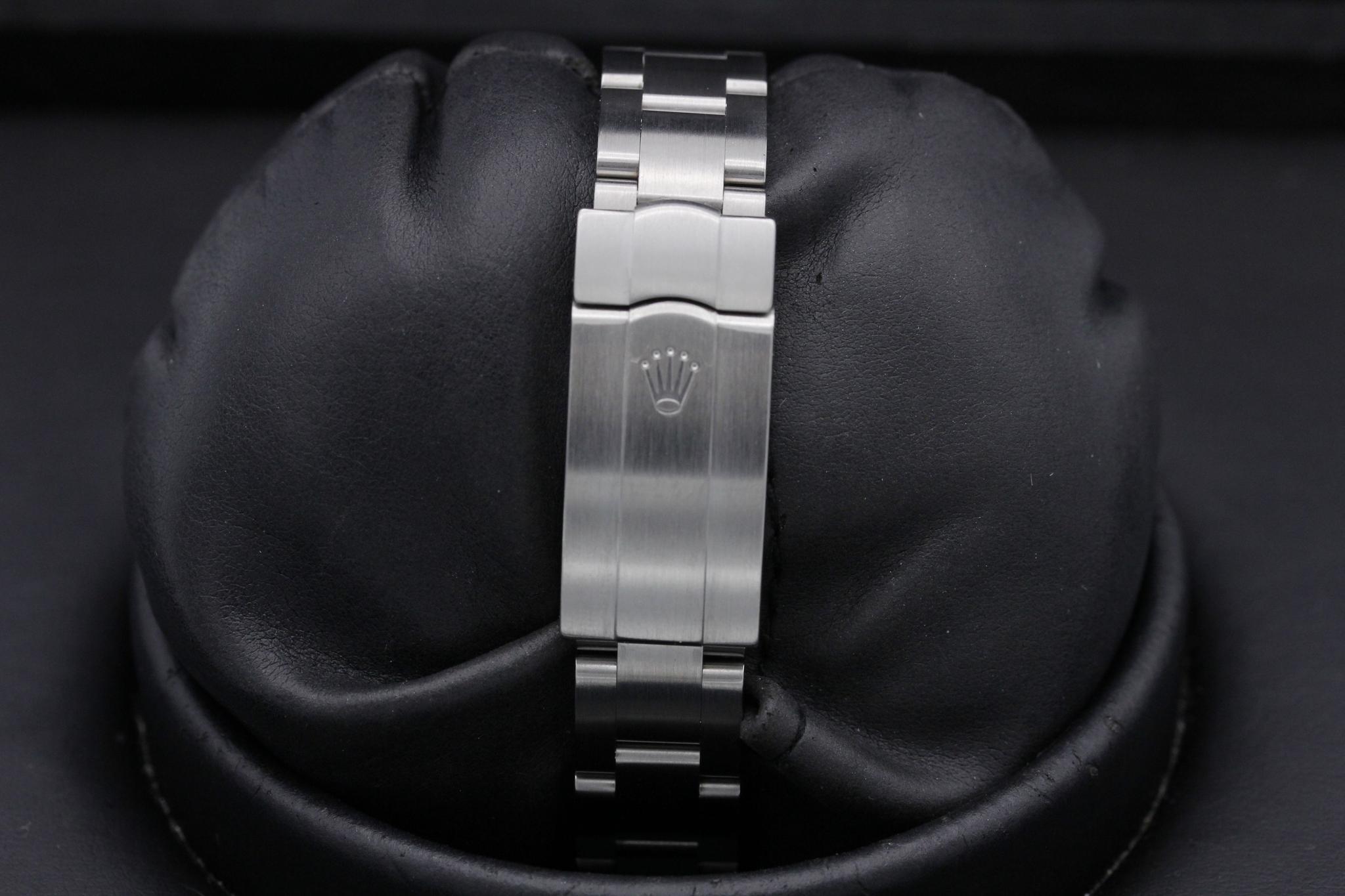 Watch Image 7