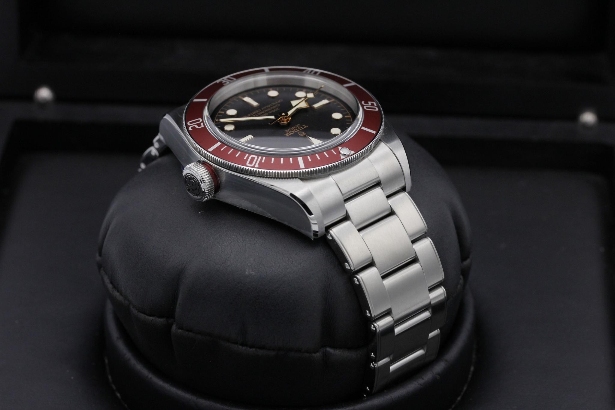 Watch Image 4