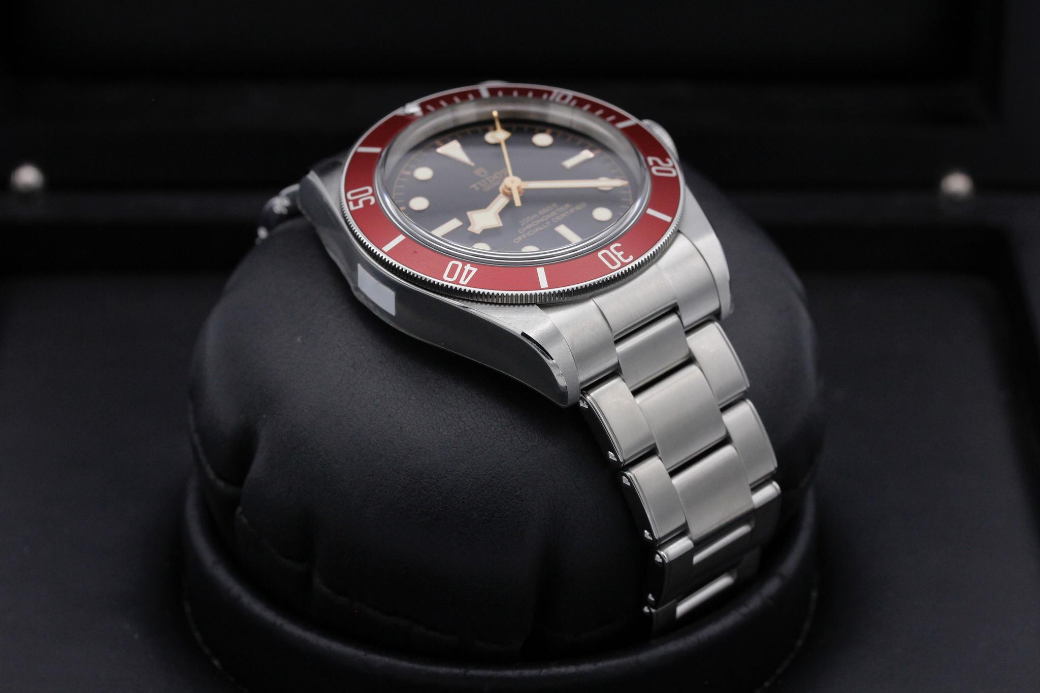Watch Image 6