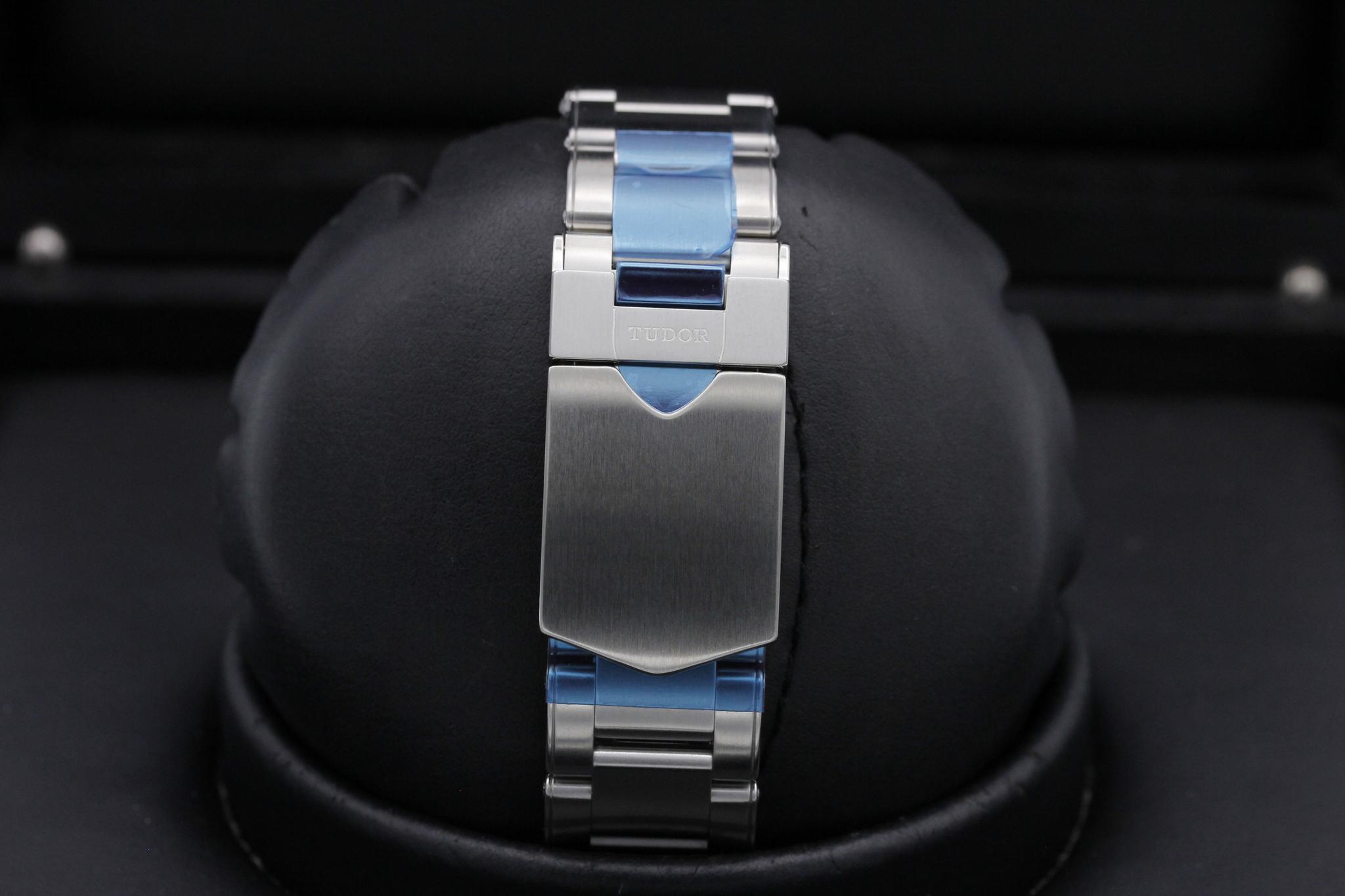Watch Image 7