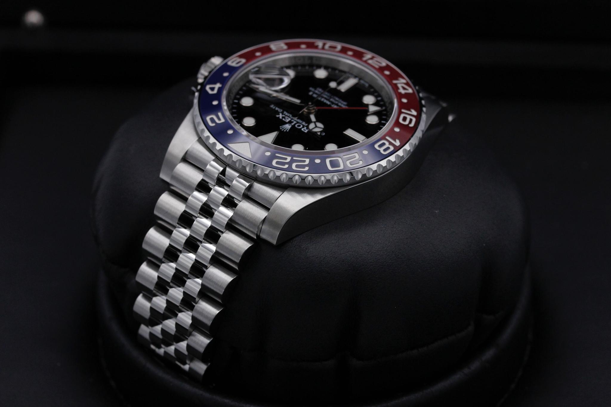Watch Image 5